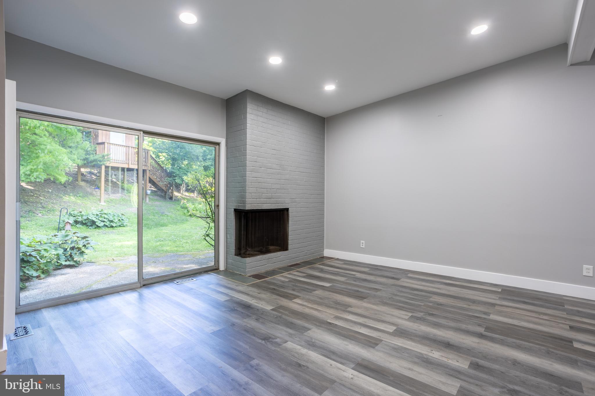 MIDFIELD - Residential