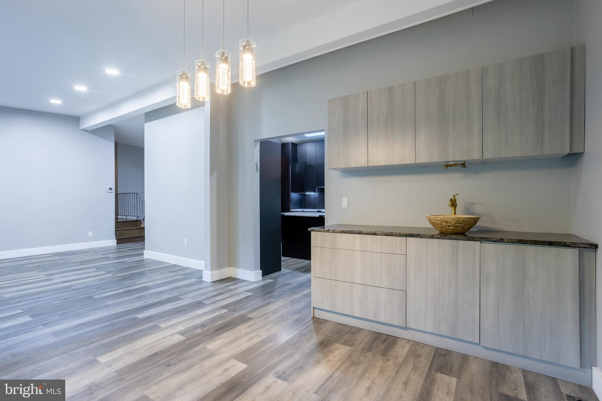MIDFIELD - Residential