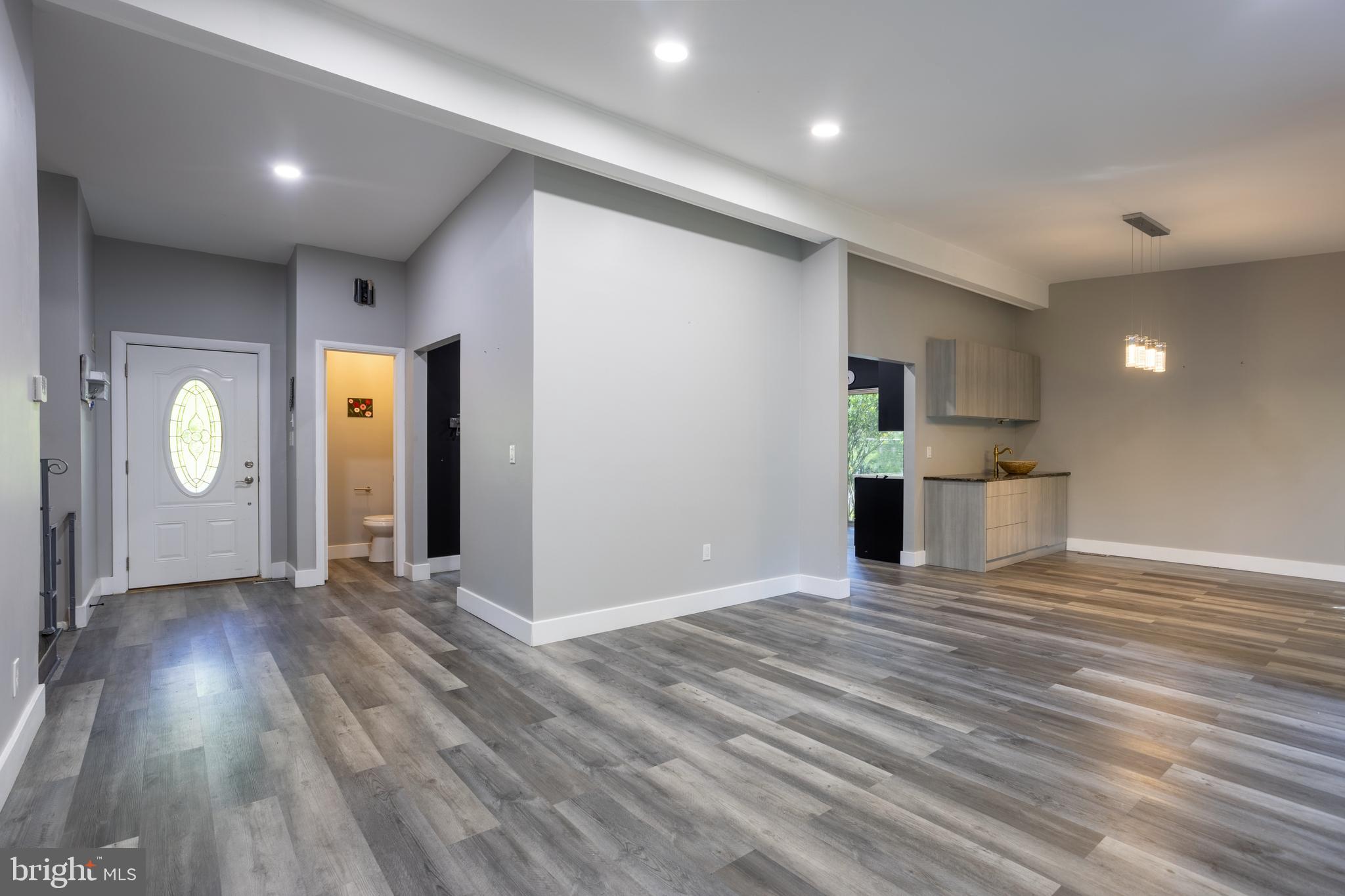 MIDFIELD - Residential