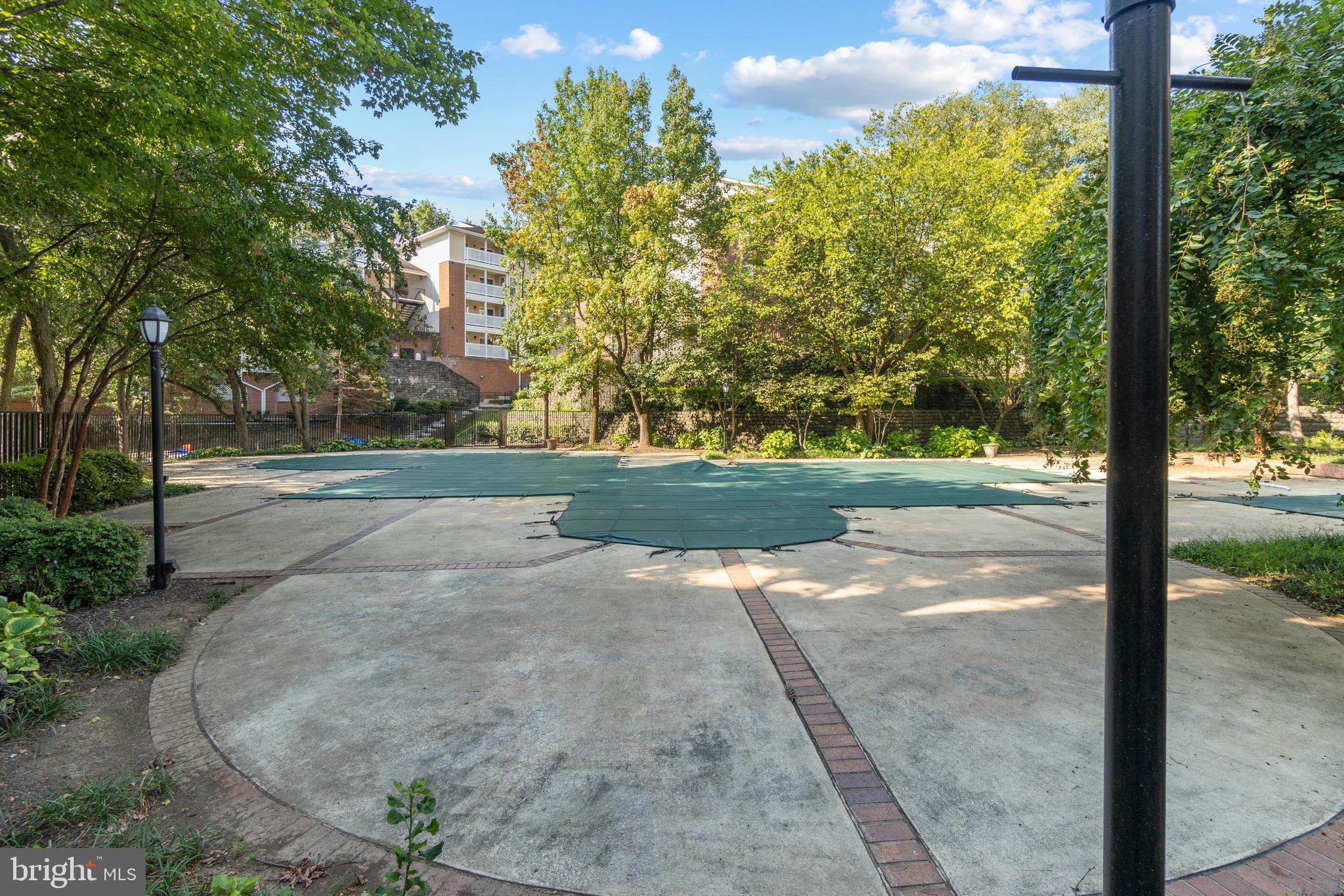 FOUNTAINS AT MCLEAN - Residential Lease