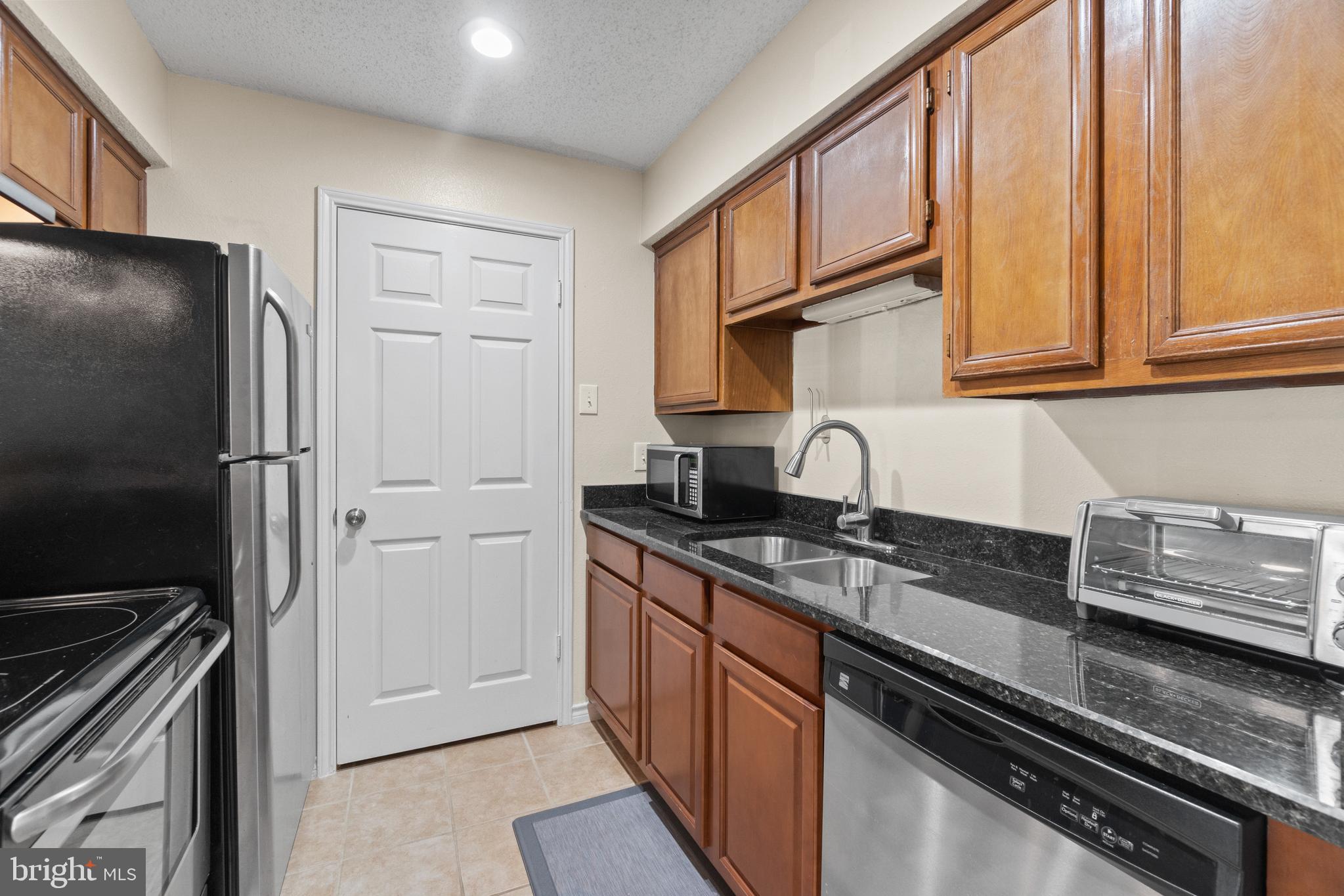 FOUNTAINS AT MCLEAN - Residential Lease