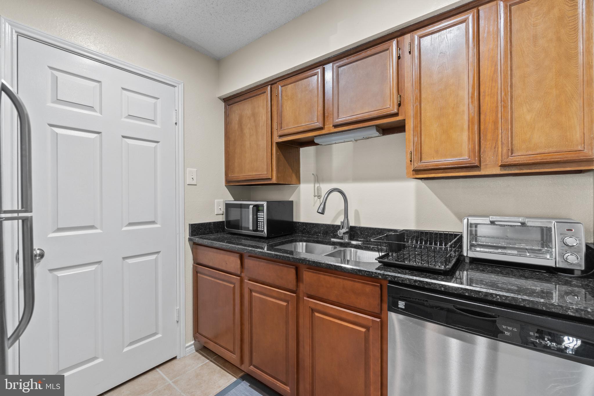 FOUNTAINS AT MCLEAN - Residential Lease