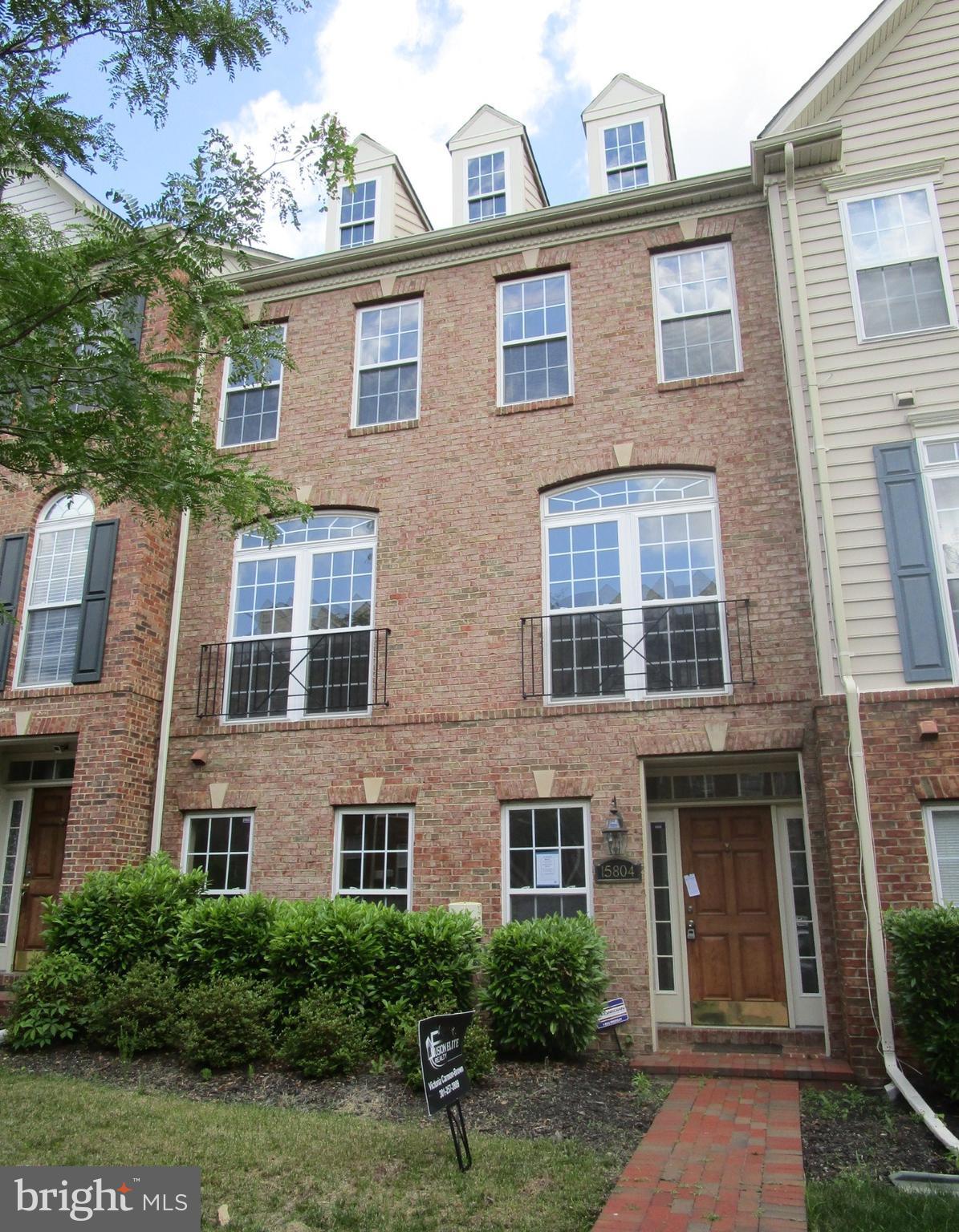 3 level townhome. Gourmet Kitchen. Stainless steel appliances/granite countertop, ceramic tile, breakfast bar & nook/crown molding/chair railing/master bedroom w separate shower,tray ceiling. Wood floors in main level, recessed lighting. 2-car garage w/openers/Family room off kitchen. Composite Trek deck.