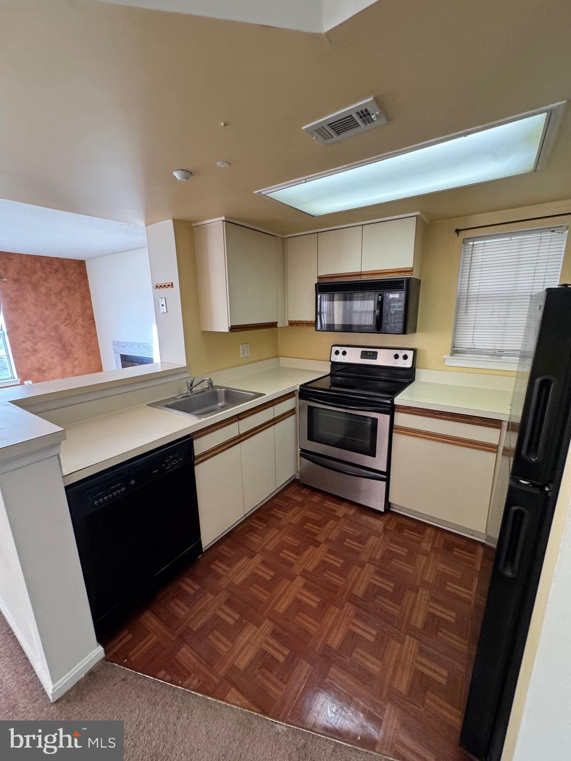 VISTAS 2 AT LAUREL - Residential Lease