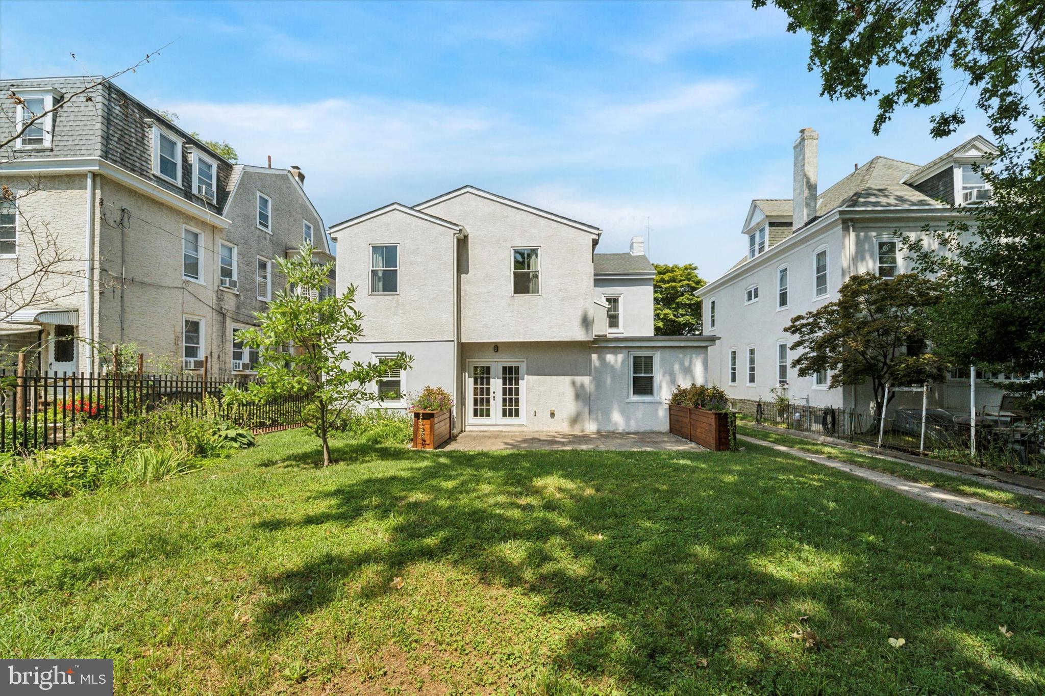 ROXBOROUGH - Residential