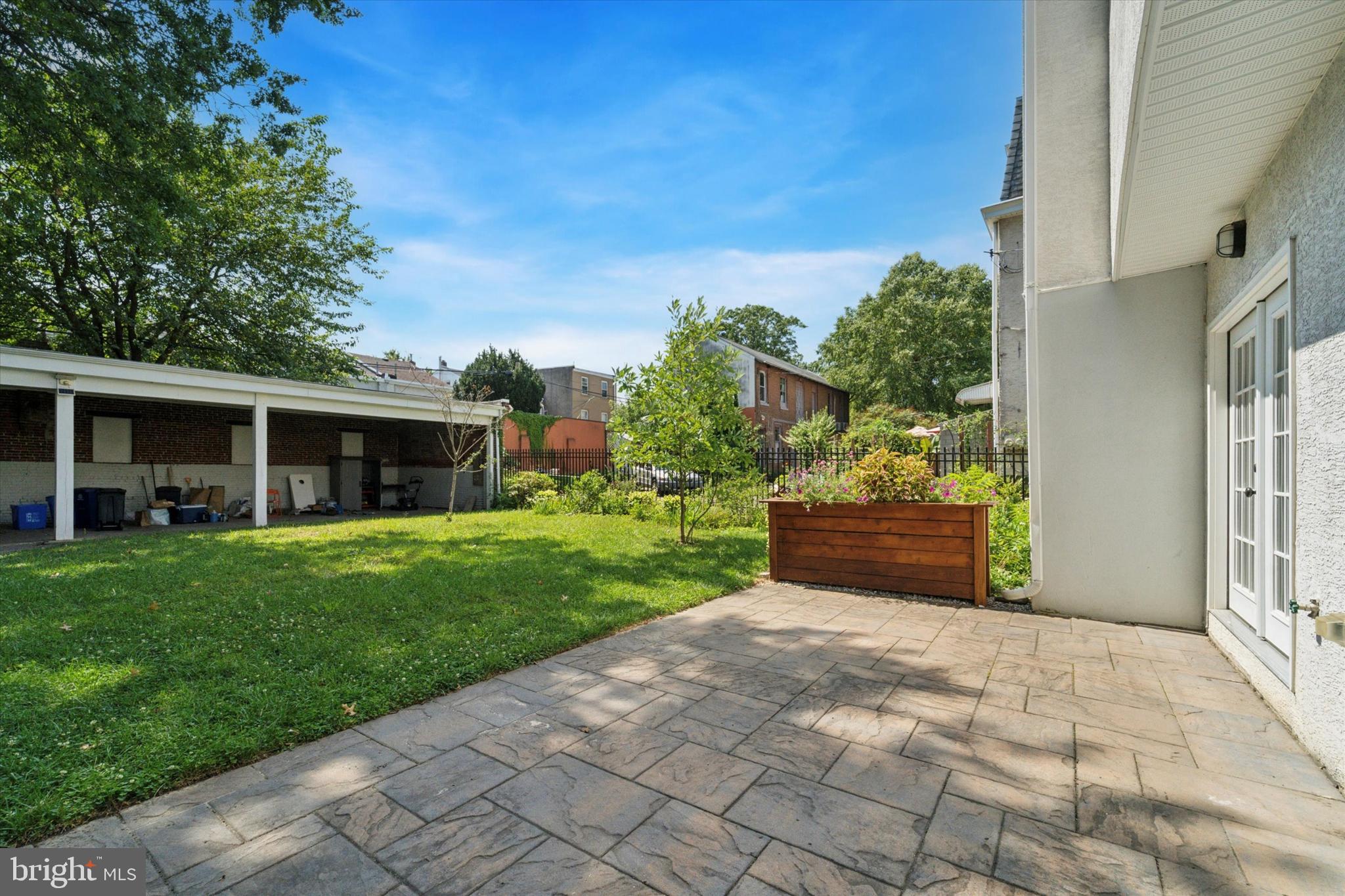 ROXBOROUGH - Residential