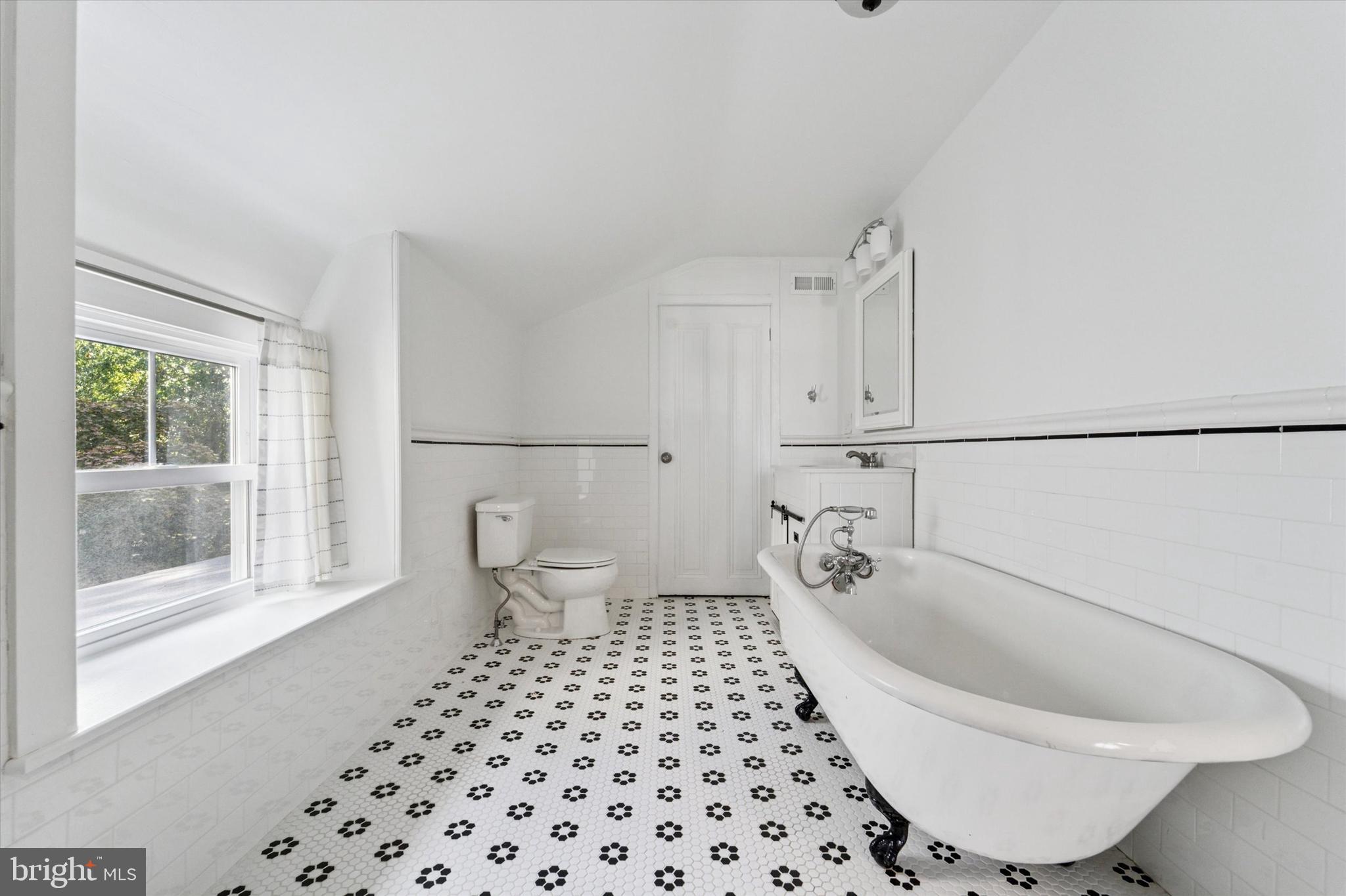 ROXBOROUGH - Residential