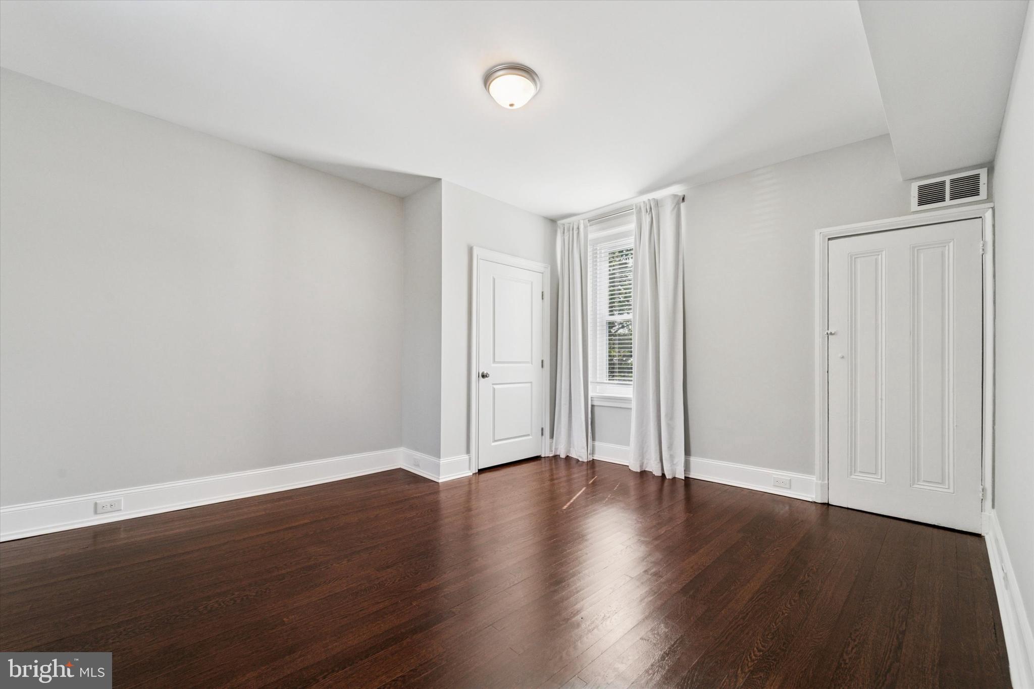 ROXBOROUGH - Residential