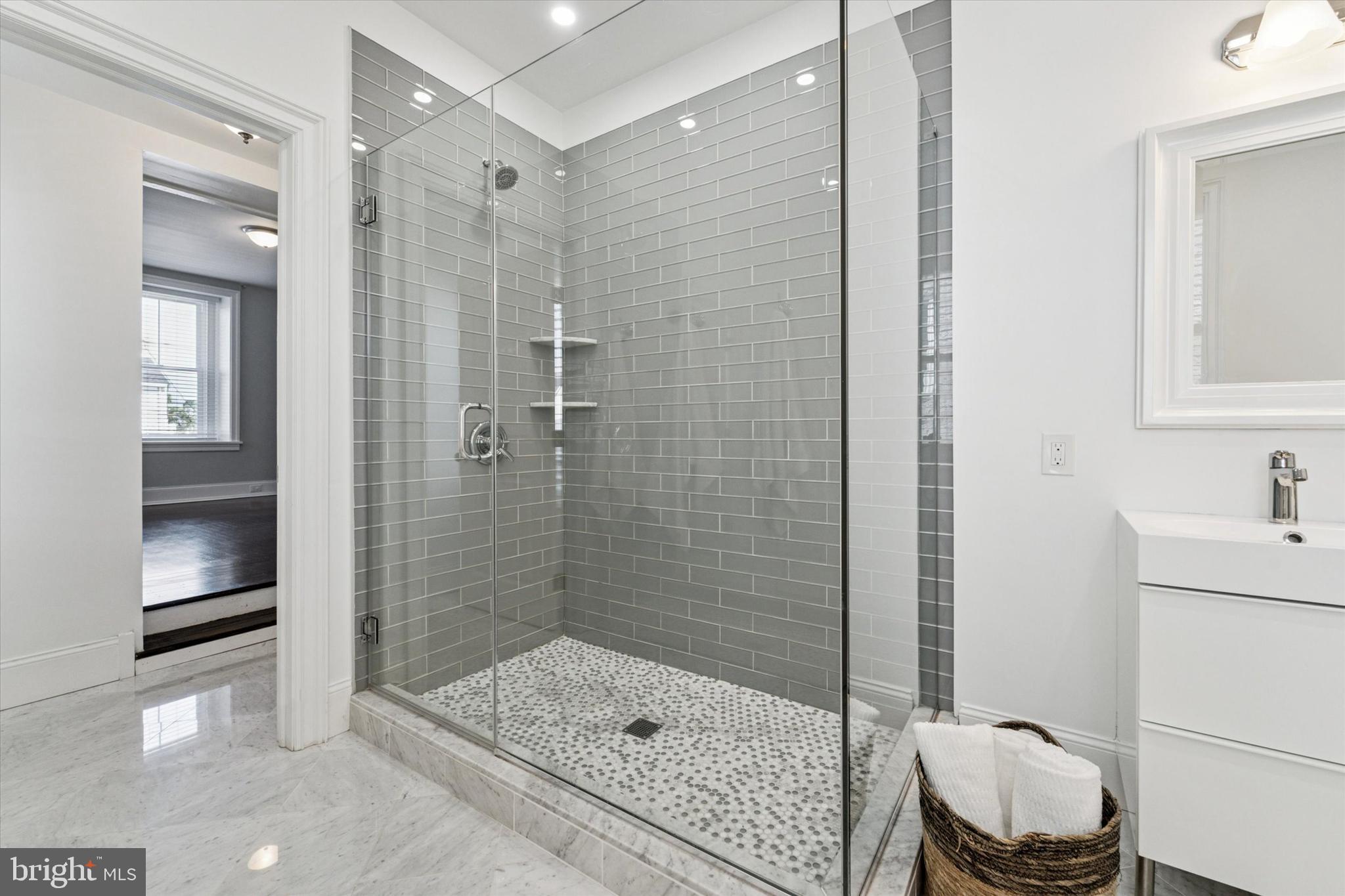 ROXBOROUGH - Residential