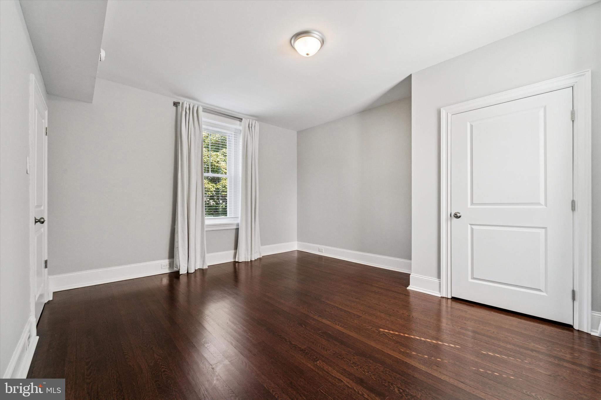 ROXBOROUGH - Residential