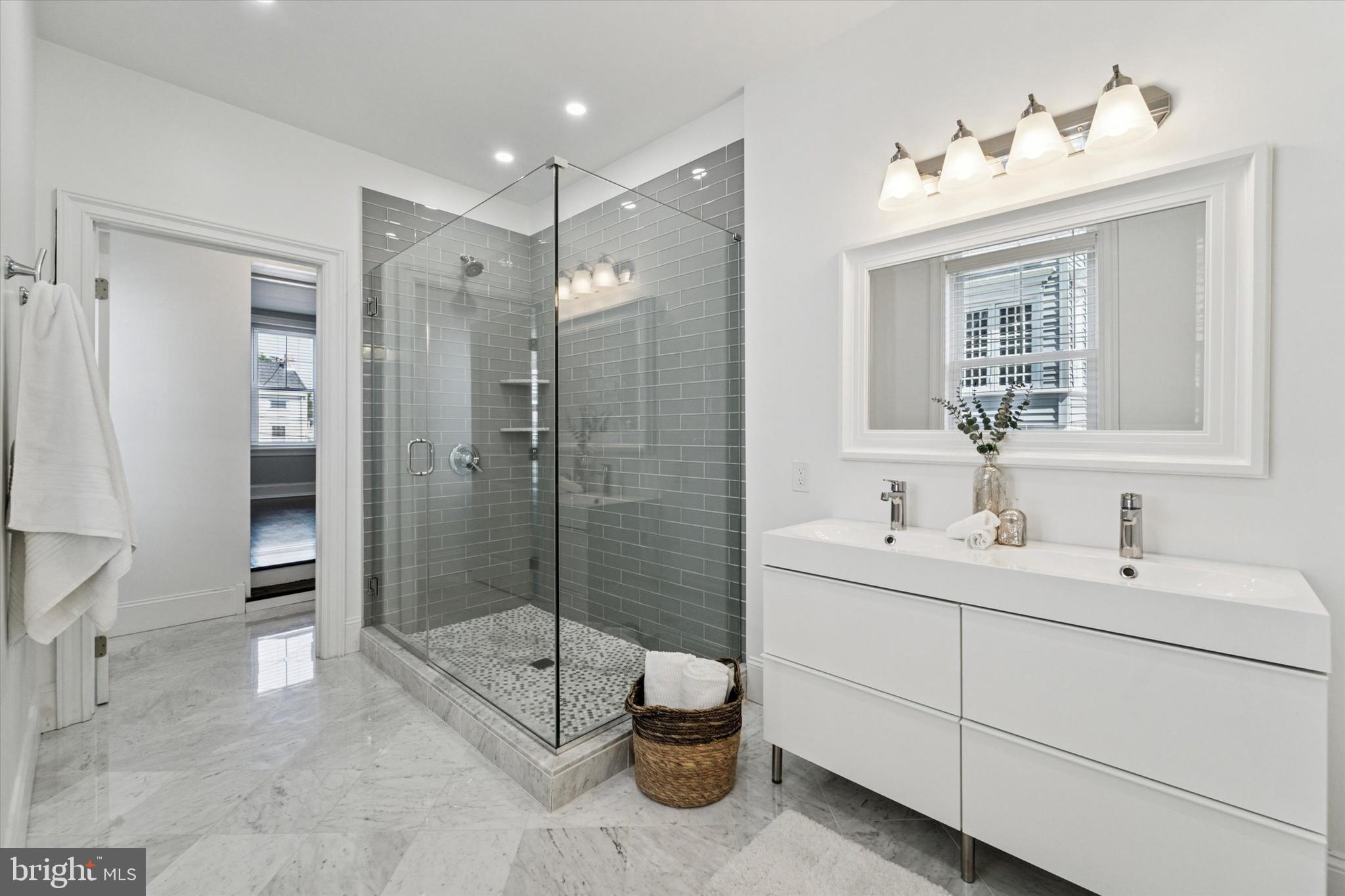 ROXBOROUGH - Residential