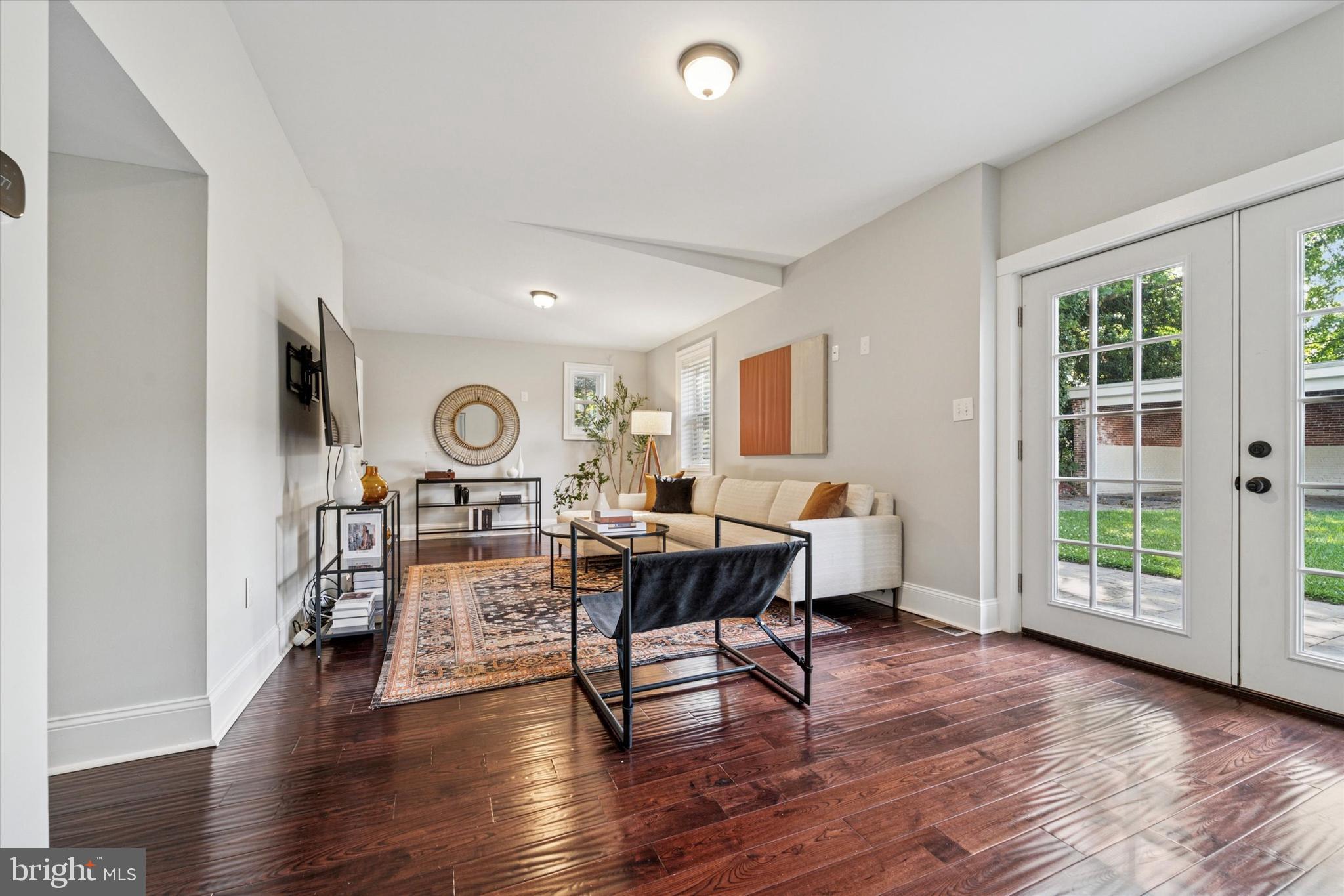 ROXBOROUGH - Residential