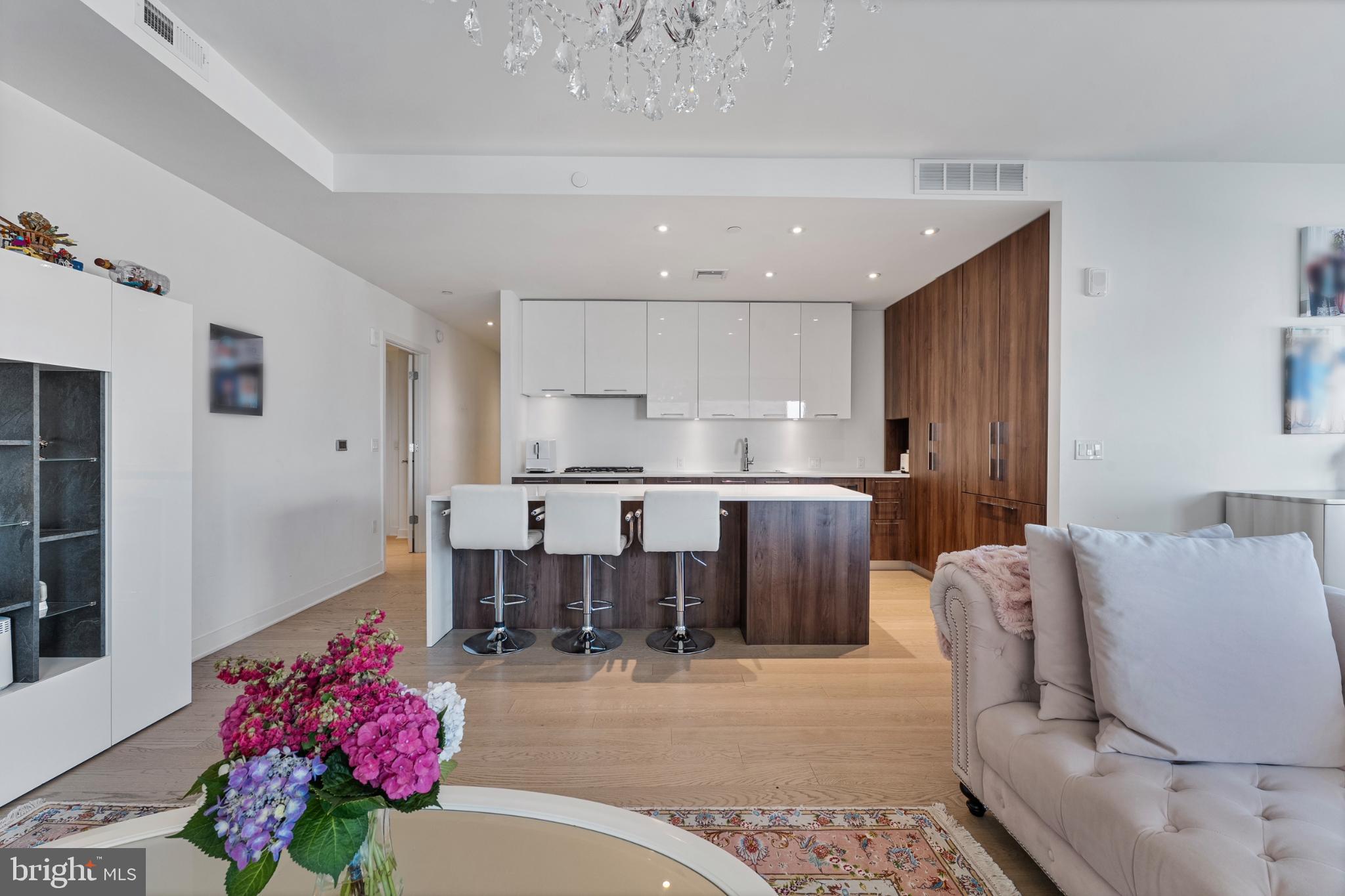 THE VERSE CONDO - Residential