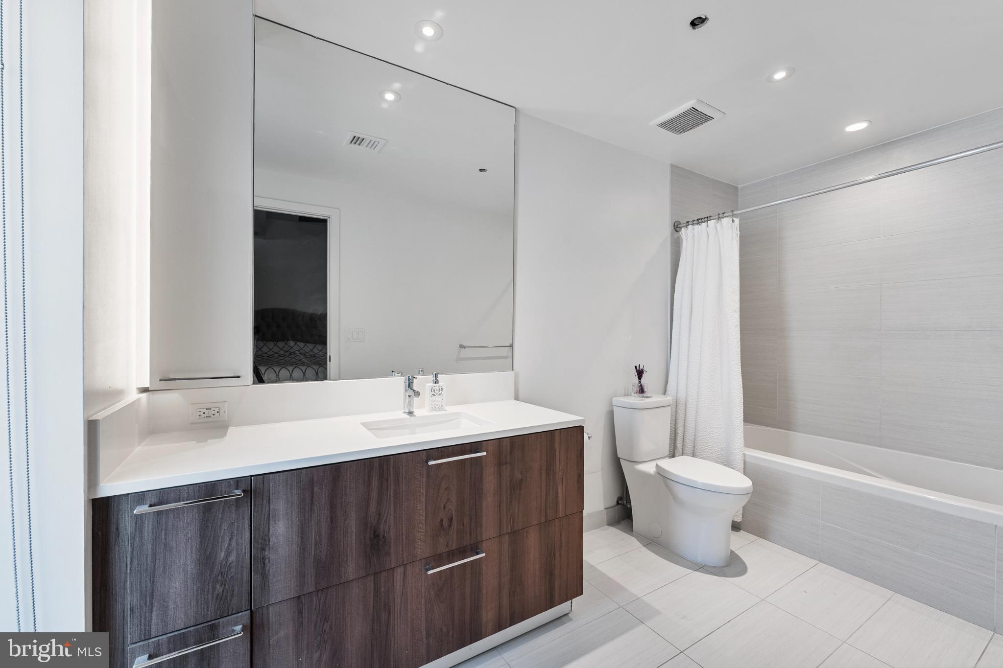 THE VERSE CONDO - Residential