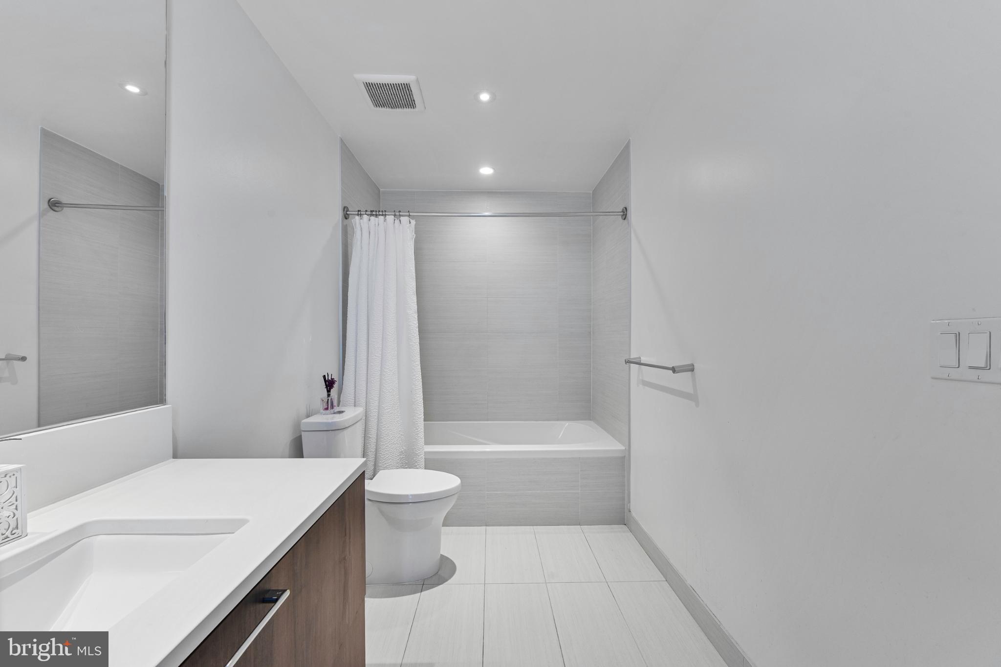 THE VERSE CONDO - Residential