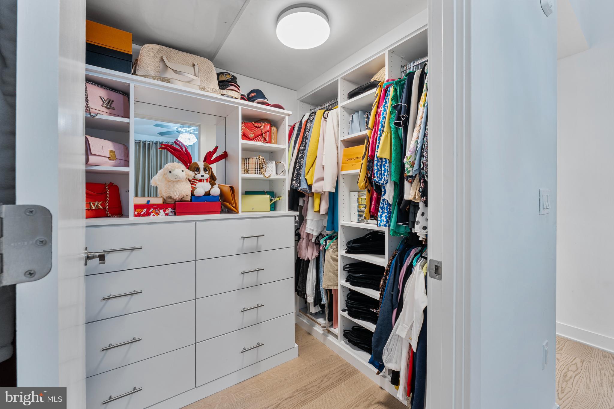 THE VERSE CONDO - Residential