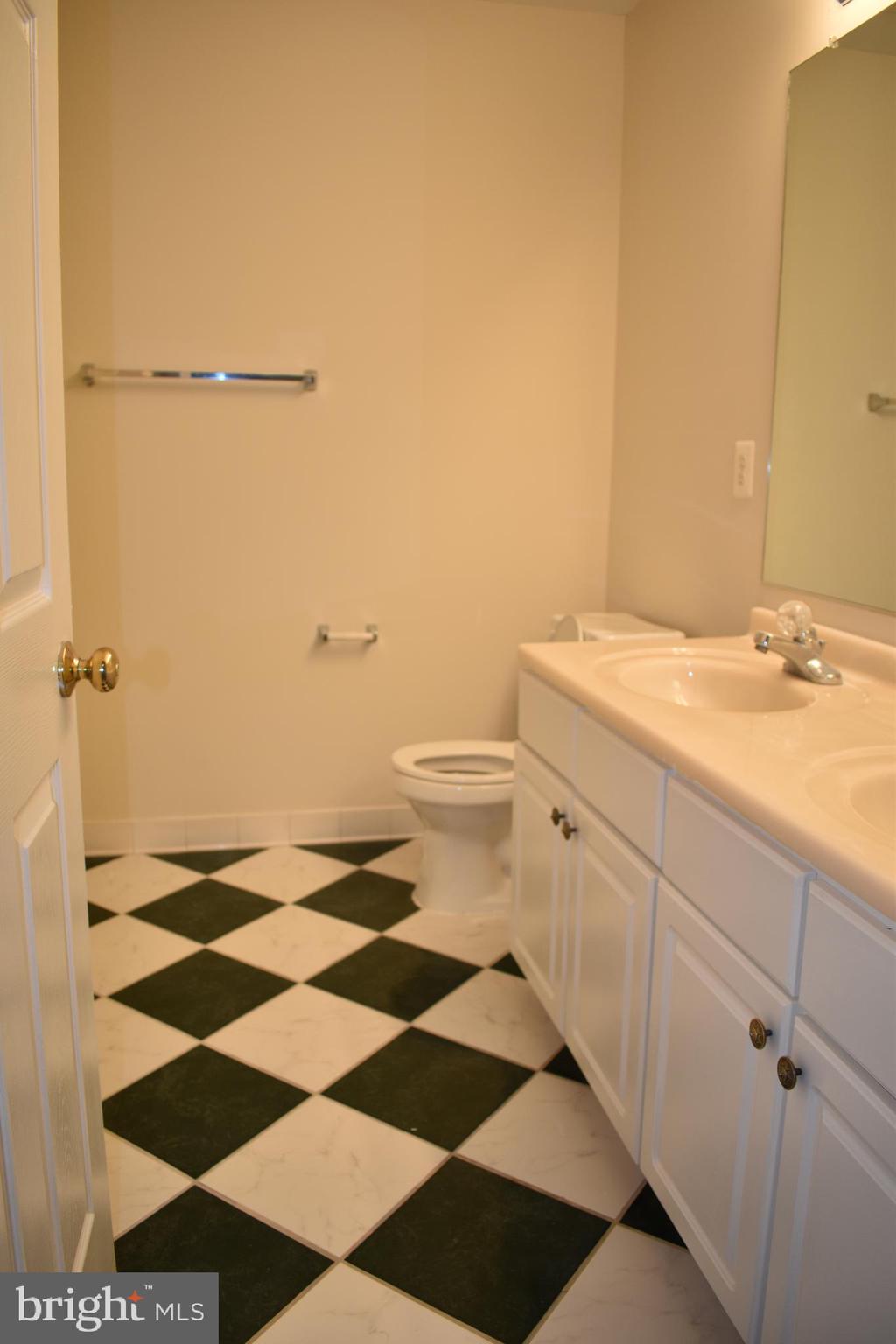 FAIRFAX RIDGE - Residential Lease