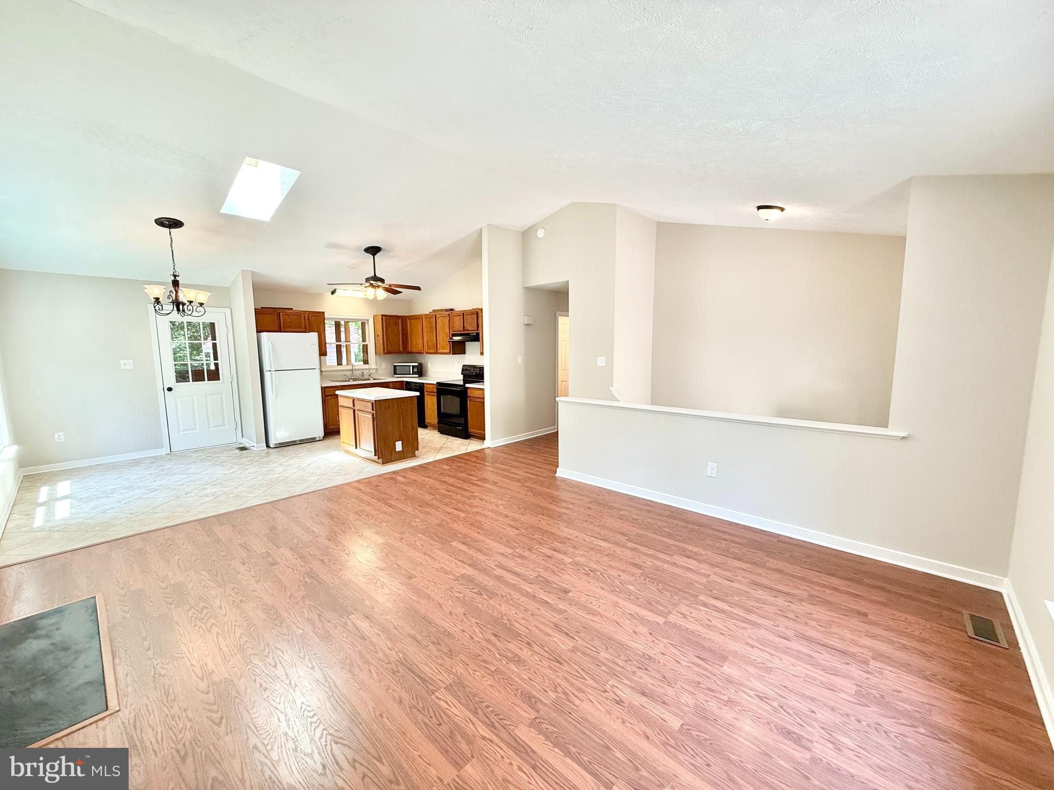LAKE CAROLINE - Residential
