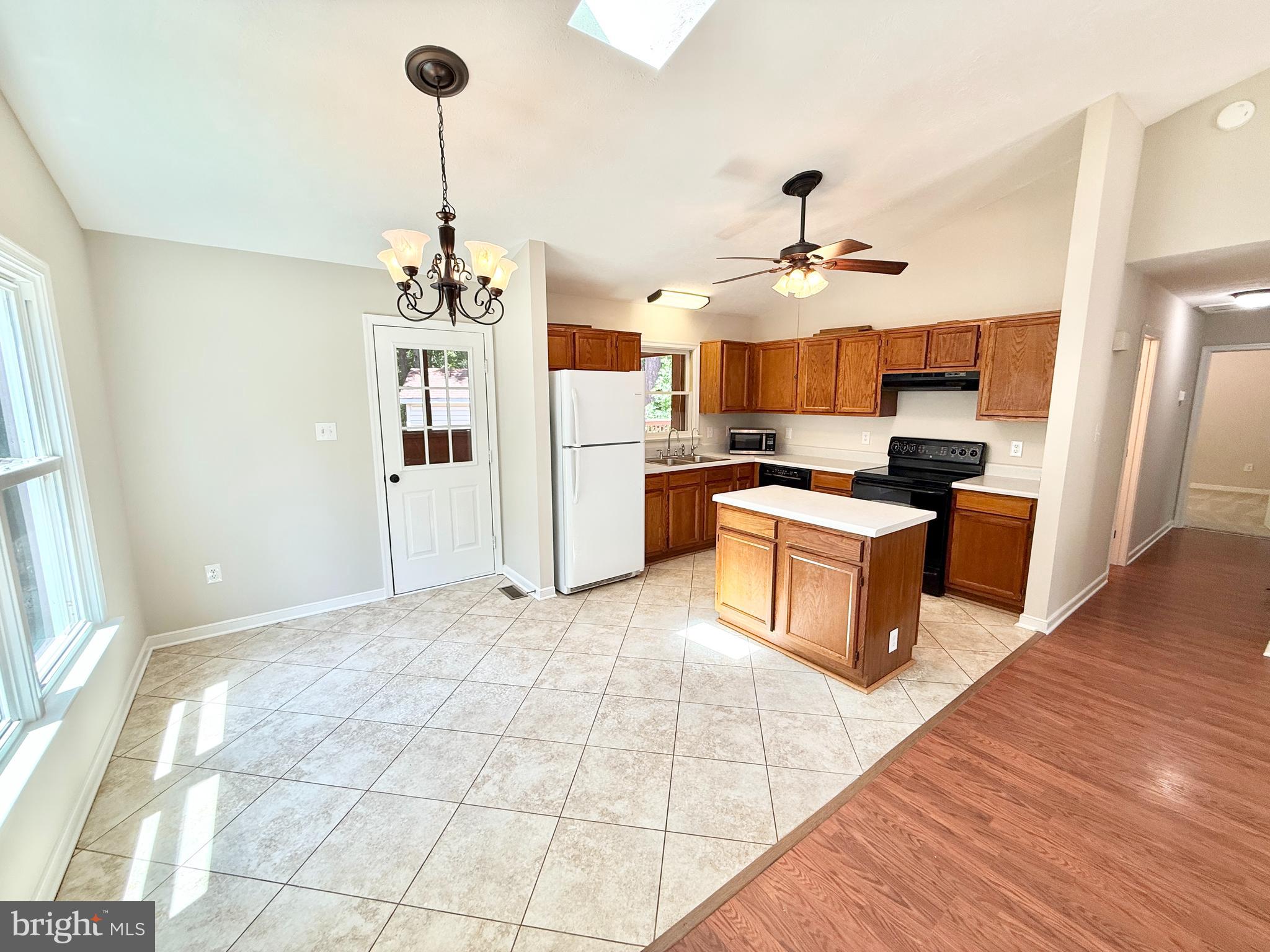 LAKE CAROLINE - Residential