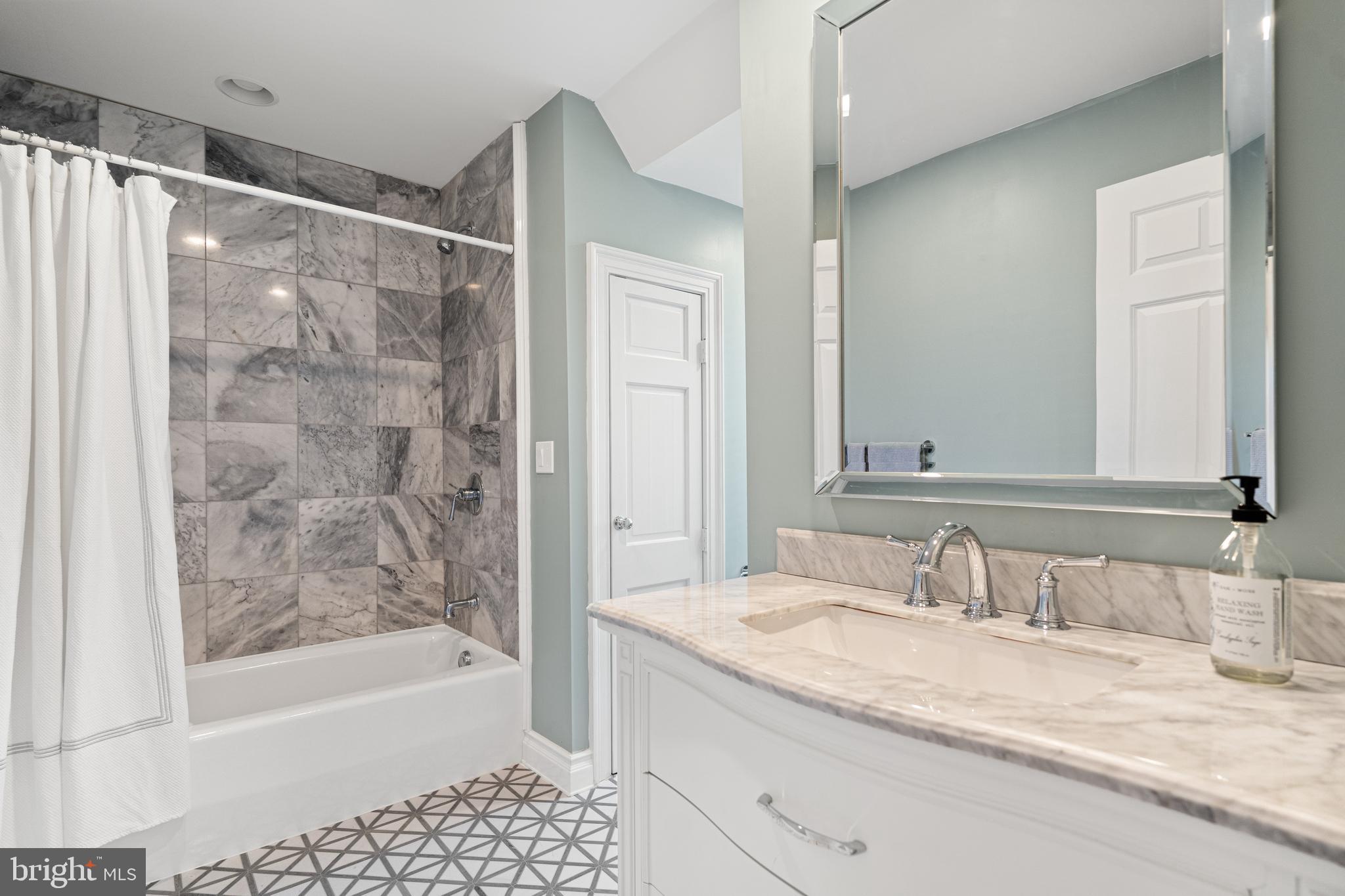 RIVE GAUCHE ESTATES - Residential