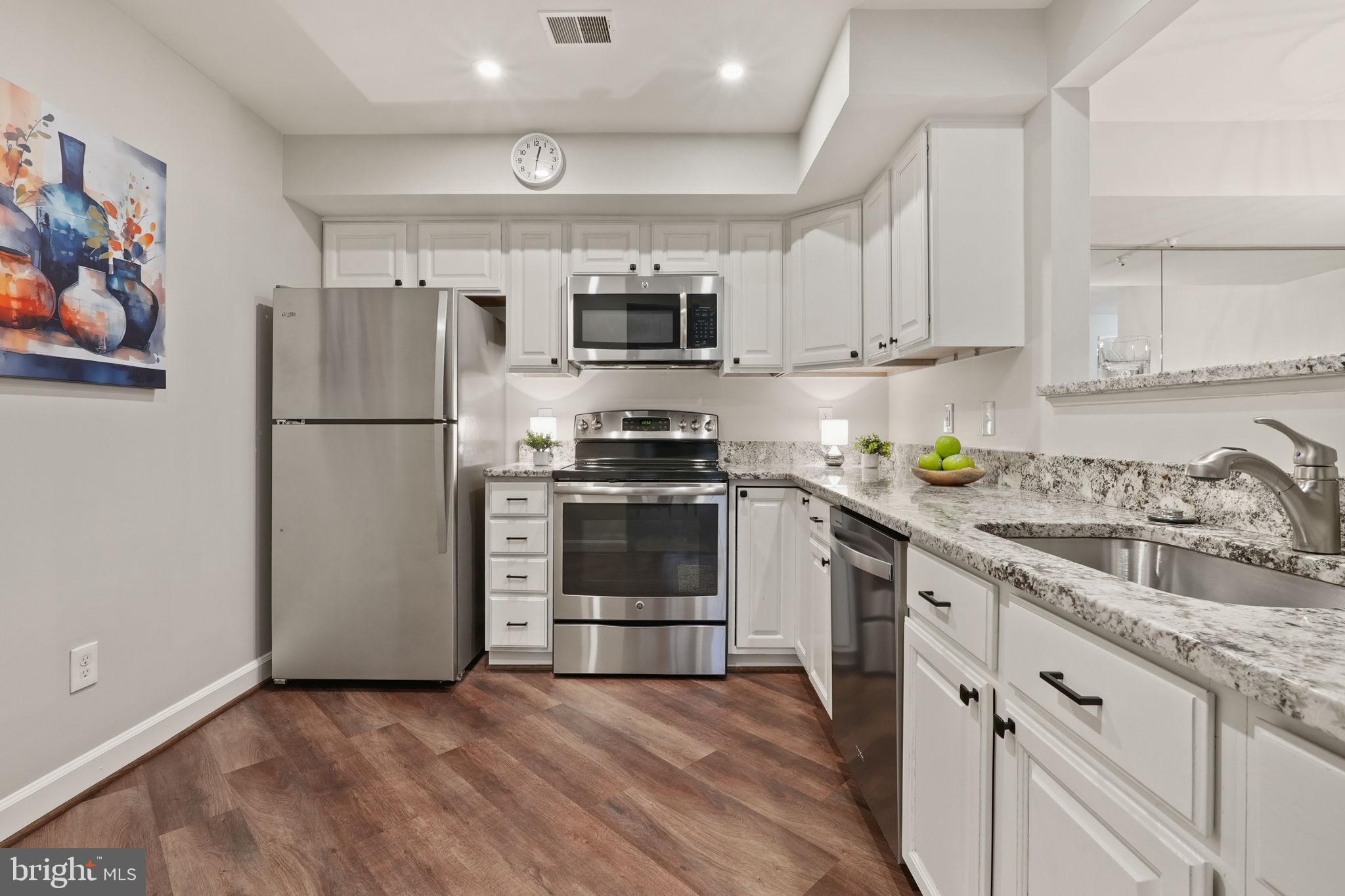 FAIRFIELD HOUSE - Residential