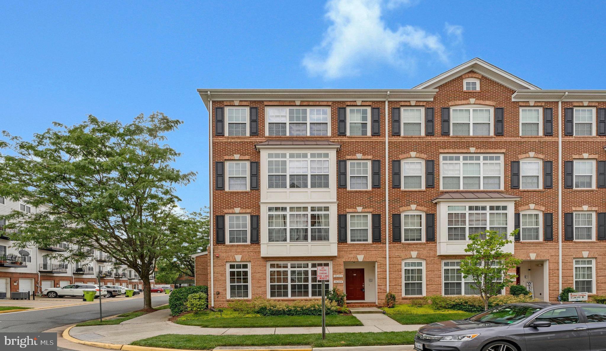 Stylish & Sun-Filled End Unit Townhome with Garage in the Residences at Lansdowne Town Center!
Welcome to this beautifully maintained 3-bedroom, 2.5-bath end unit townhome offering abundant natural light, a spacious open layout, and a 1-car garage. Designed for both comfortable living and effortless entertaining, this home features a gourmet kitchen complete with stainless steel appliances, granite countertops, a tile backsplash, and a generous pantry for added storage.
The bright and airy living room invites you to relax by the fireplace, while gleaming hardwood floors enhance the elegance of the main living spaces. Upstairs, the expansive primary suite serves as a true retreat with a walk-in closet and a luxurious en-suite bath featuring double vanities, a soaking tub, and a separate shower.
Additional perks include high-speed internet, basic cable, and water—all included in the HOA fees. Residents also enjoy access to premium community amenities such as a pool, fitness center, and clubhouse.
Perfectly situated just moments from shopping, dining, and major commuter routes, this home offers the ideal blend of convenience, comfort, and style.
Don’t miss your chance—schedule your private tour today!