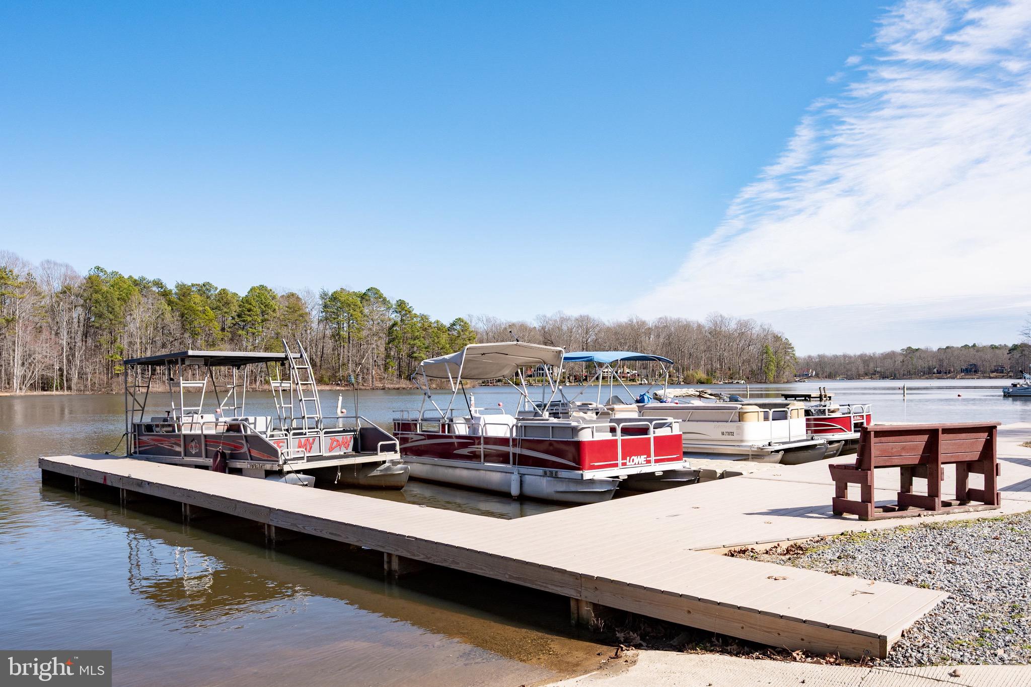 LAKE CAROLINE - Residential