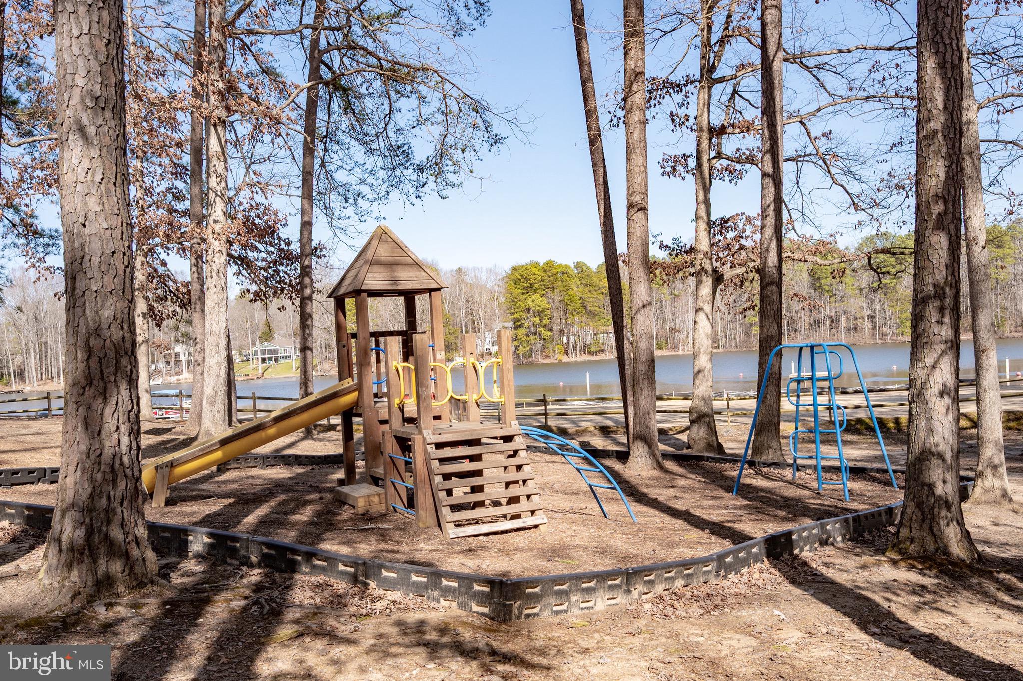 LAKE CAROLINE - Residential