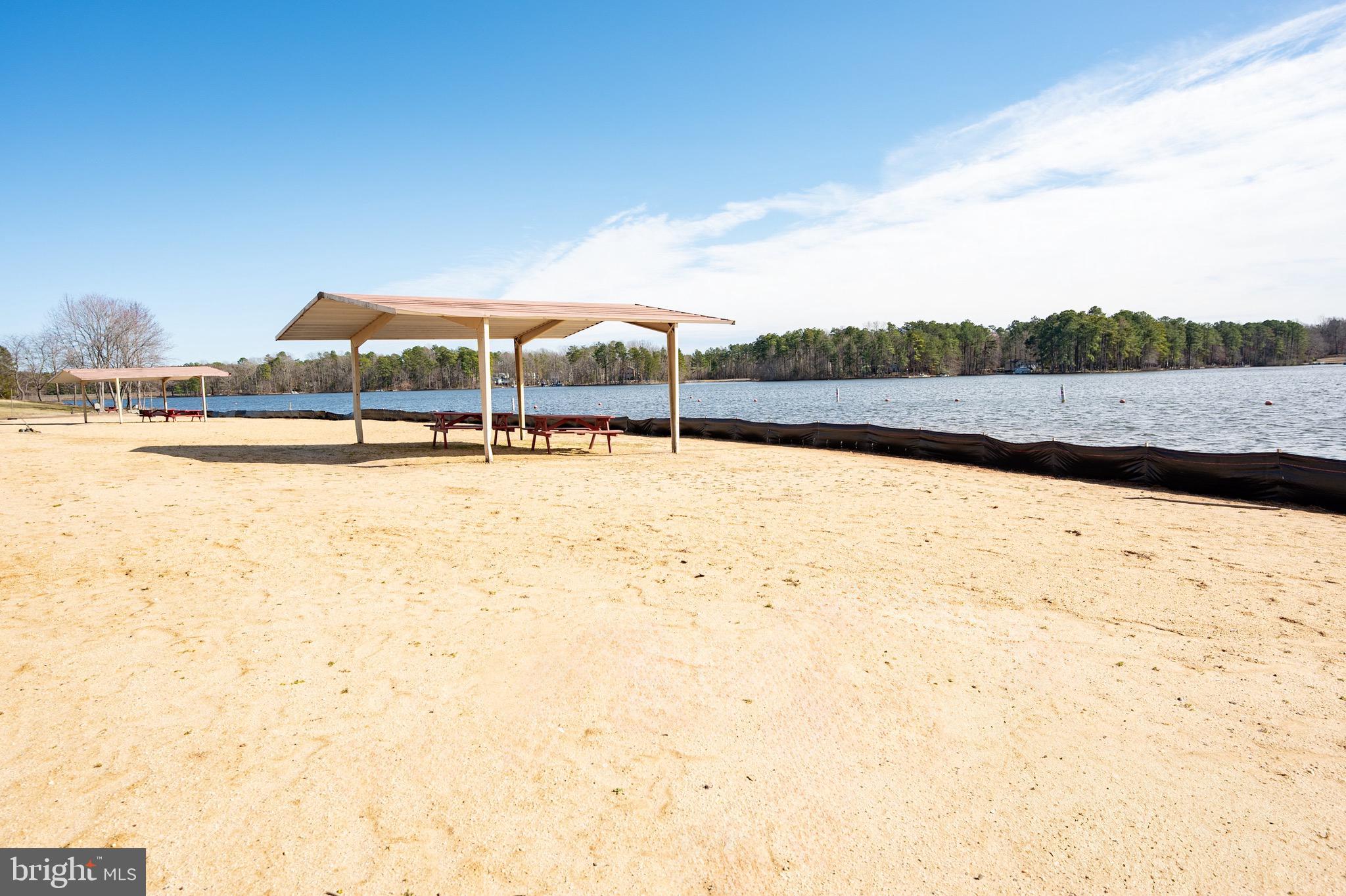 LAKE CAROLINE - Residential