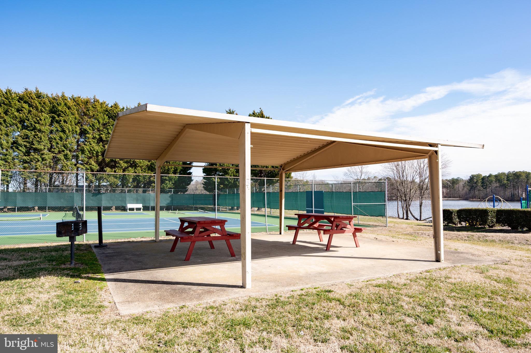 LAKE CAROLINE - Residential