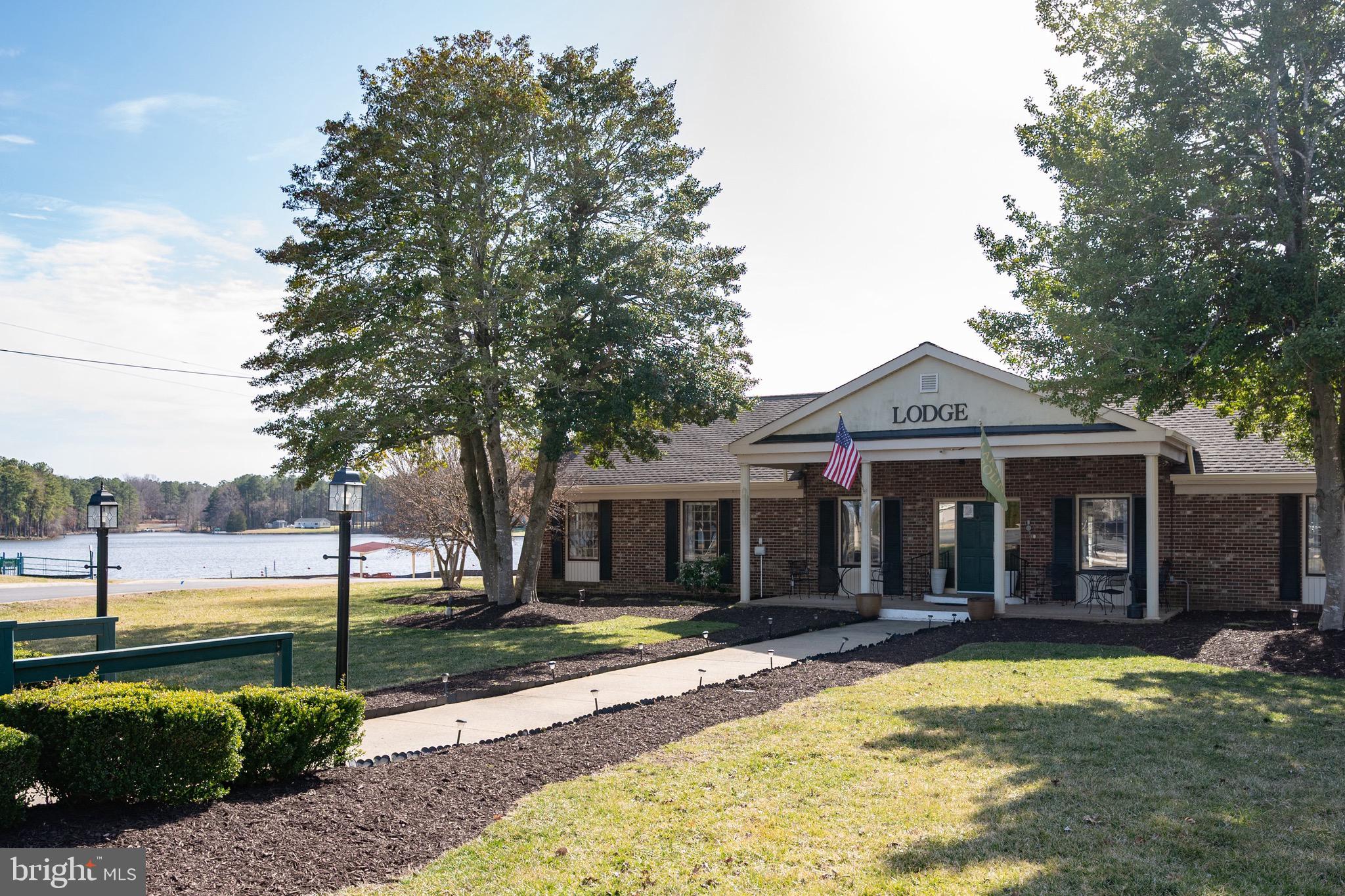 LAKE CAROLINE - Residential