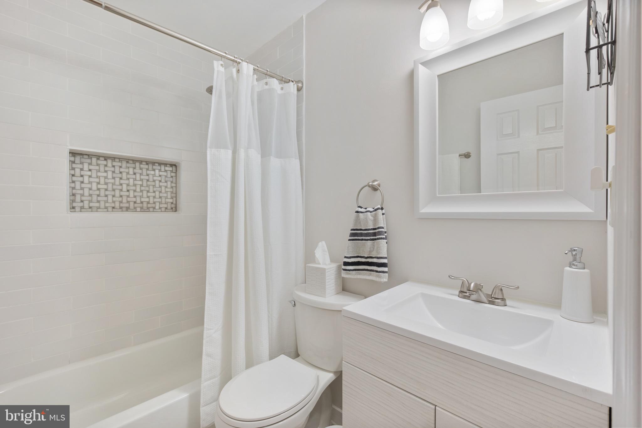 LAKE CAROLINE - Residential