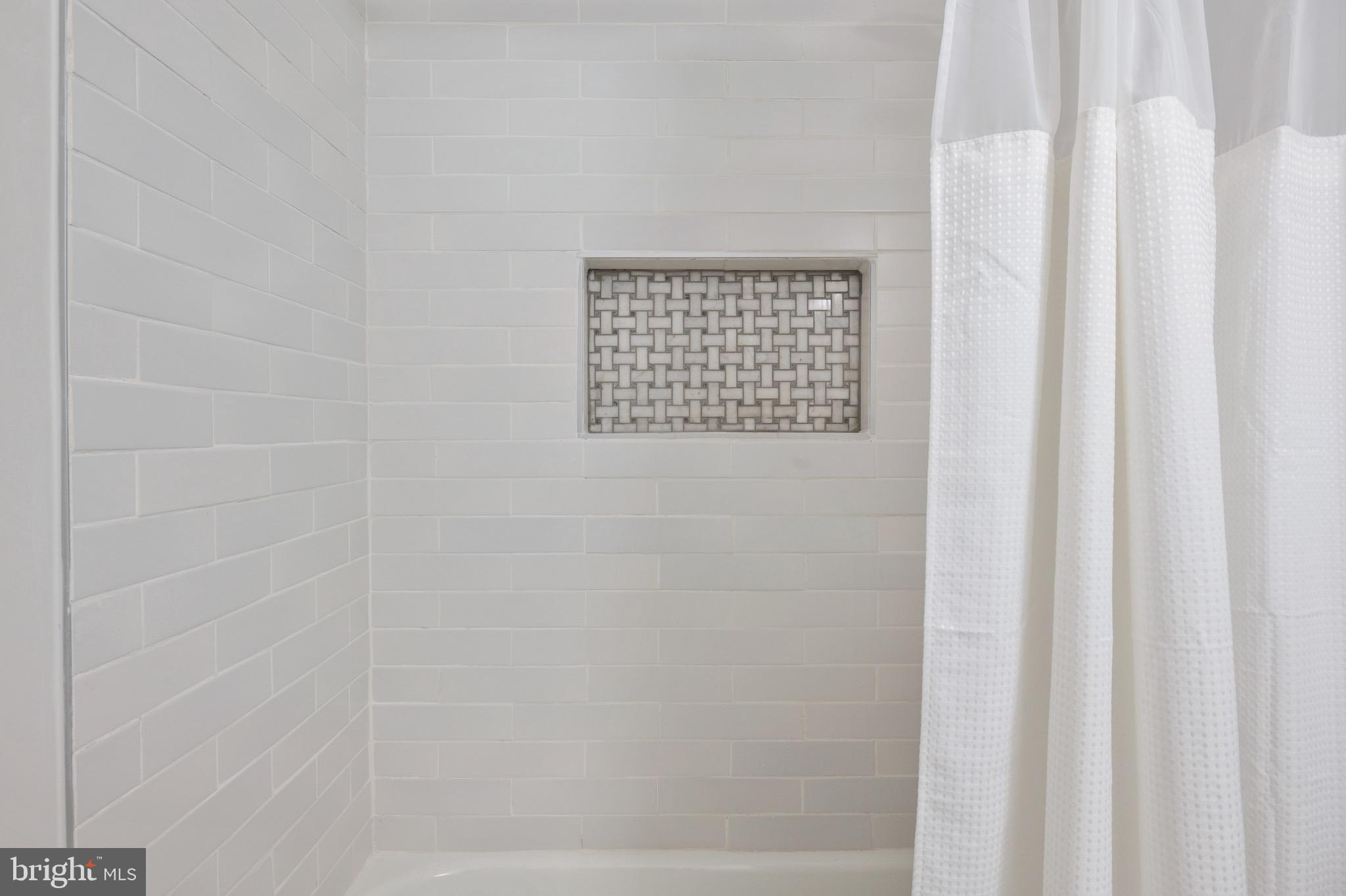 LAKE CAROLINE - Residential