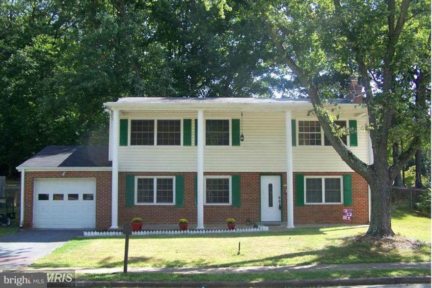 Stunning single family detached home. 4 Bed/3 Full Bath. Master Bed. has huge walkin closet & attached M.Bath. Updated Kitchen w/ Granite Countertops & SS Appliances. Eat in bar/separate dining room. Beautiful Hardwood floors in spacious living room with built in bookcases. Fully fenced in yard, covered deck. This is a home you don't want to miss!