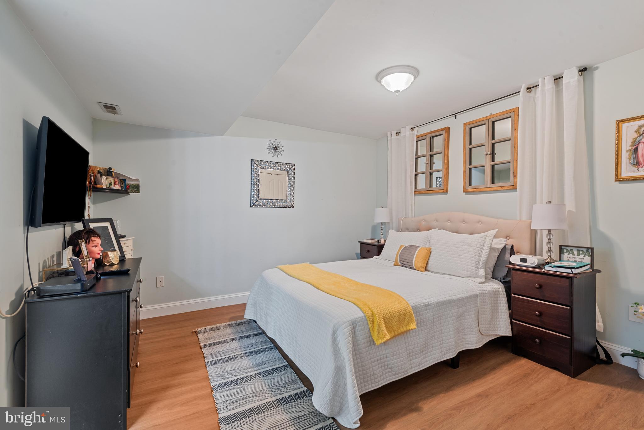 LAKE SHORE - Residential