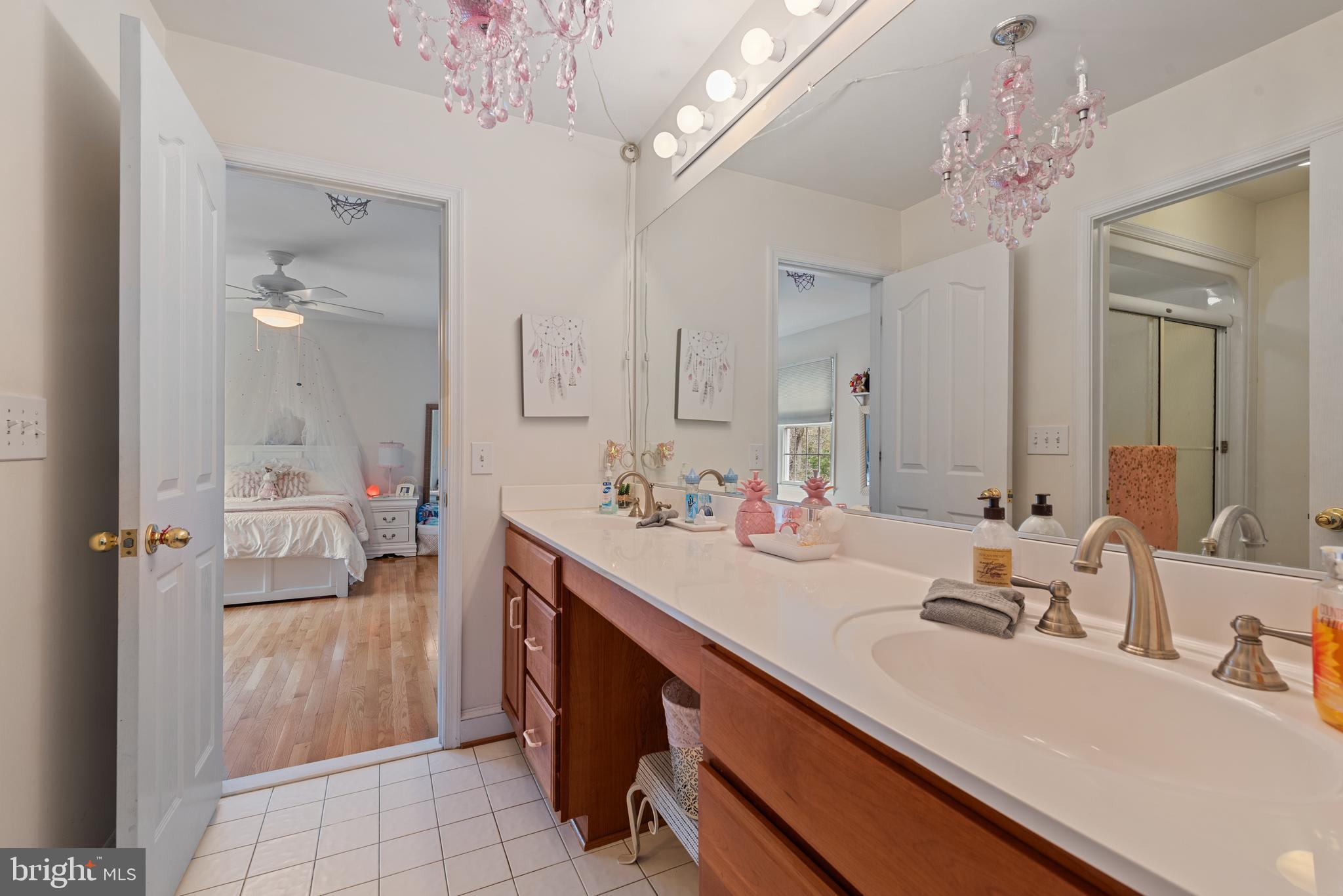 LAKE SHORE - Residential