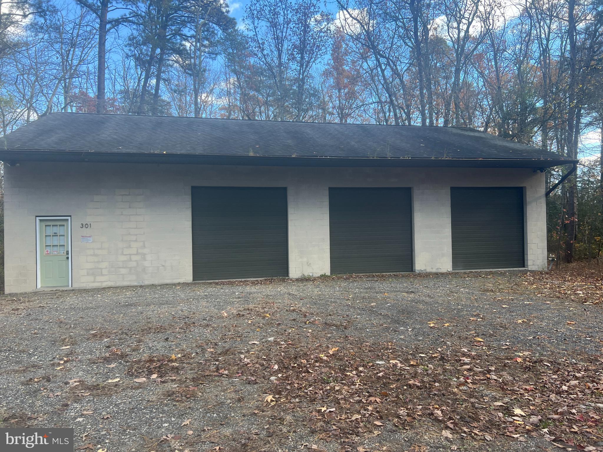 LAKE SHORE - Residential