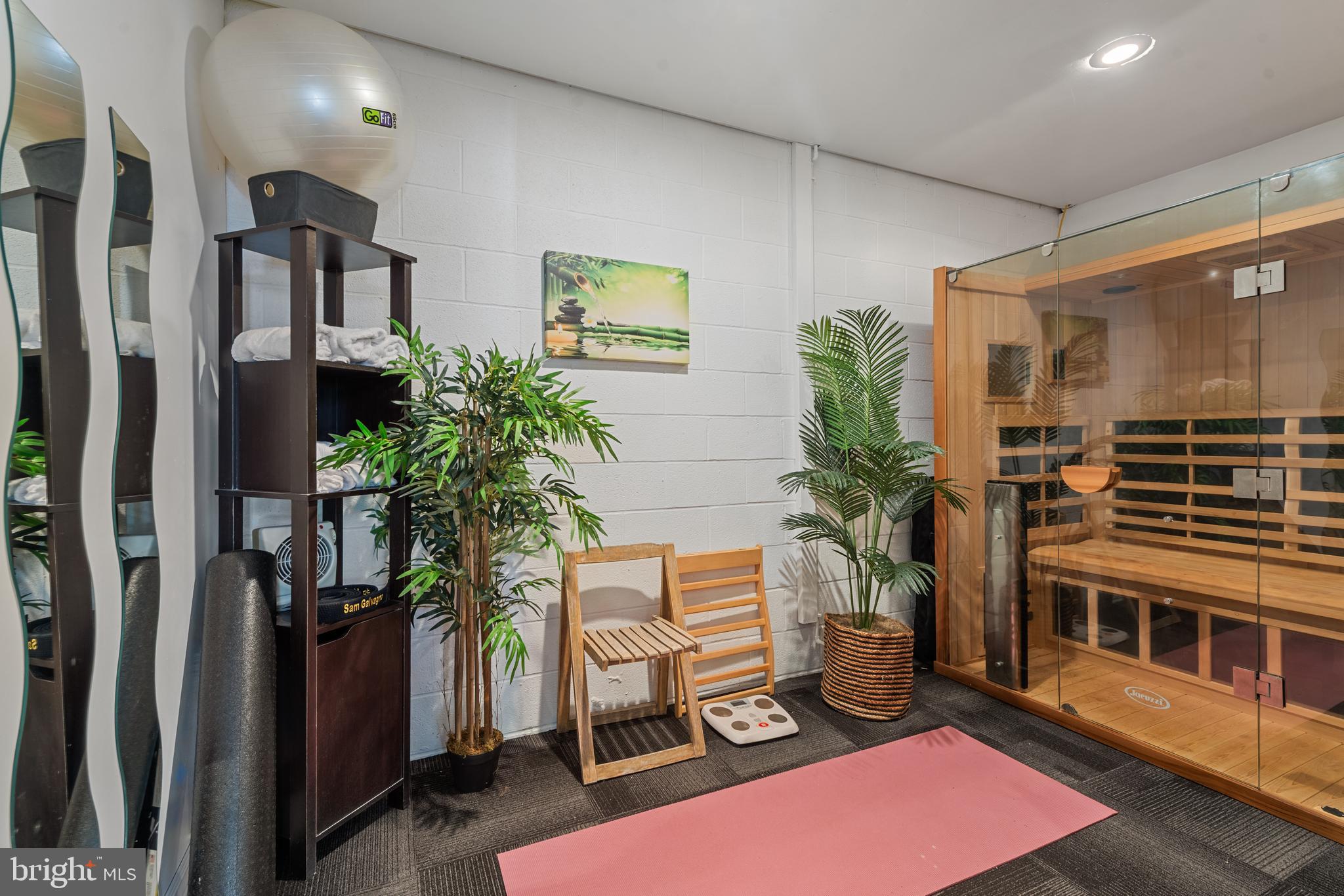 LAKE SHORE - Residential