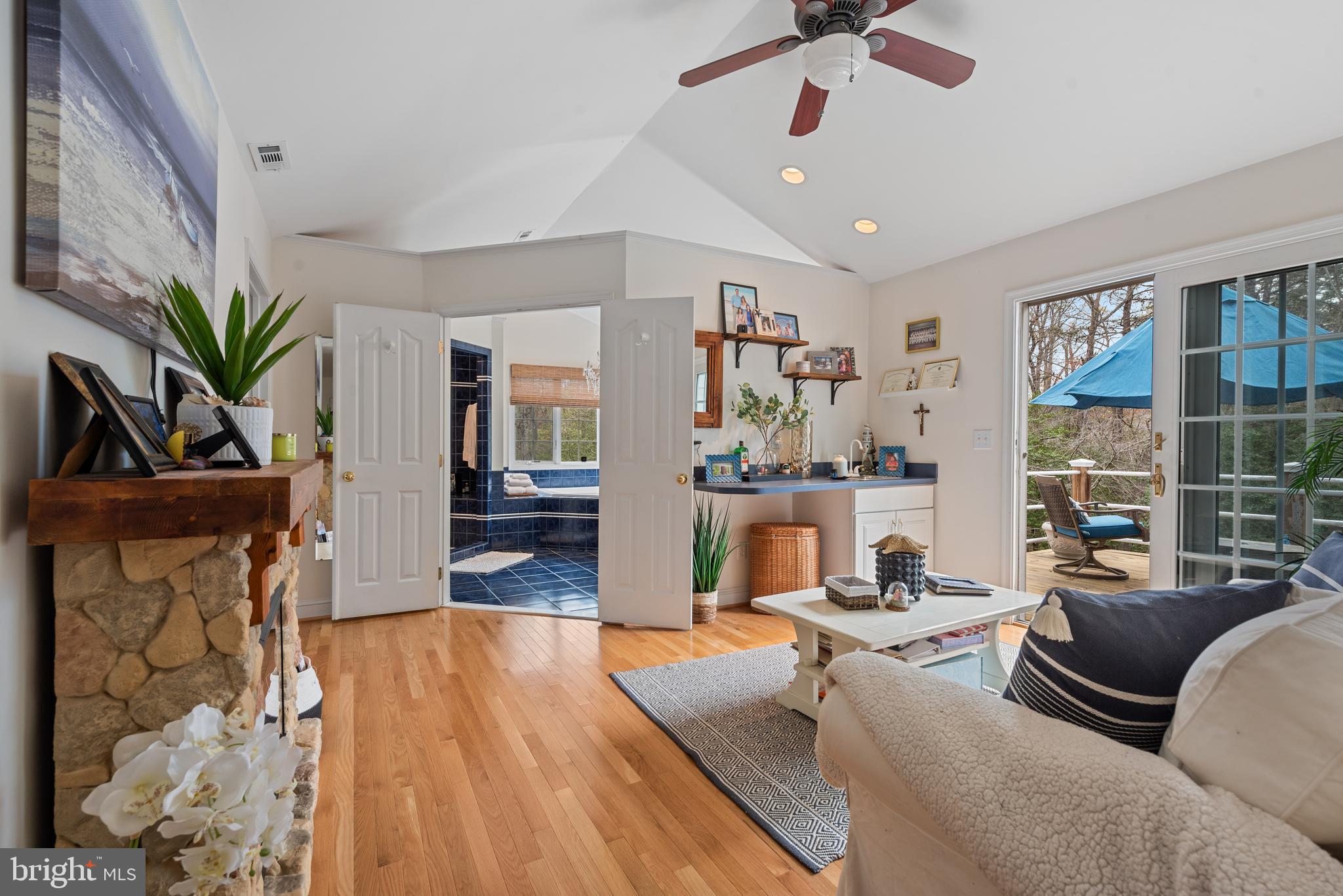 LAKE SHORE - Residential