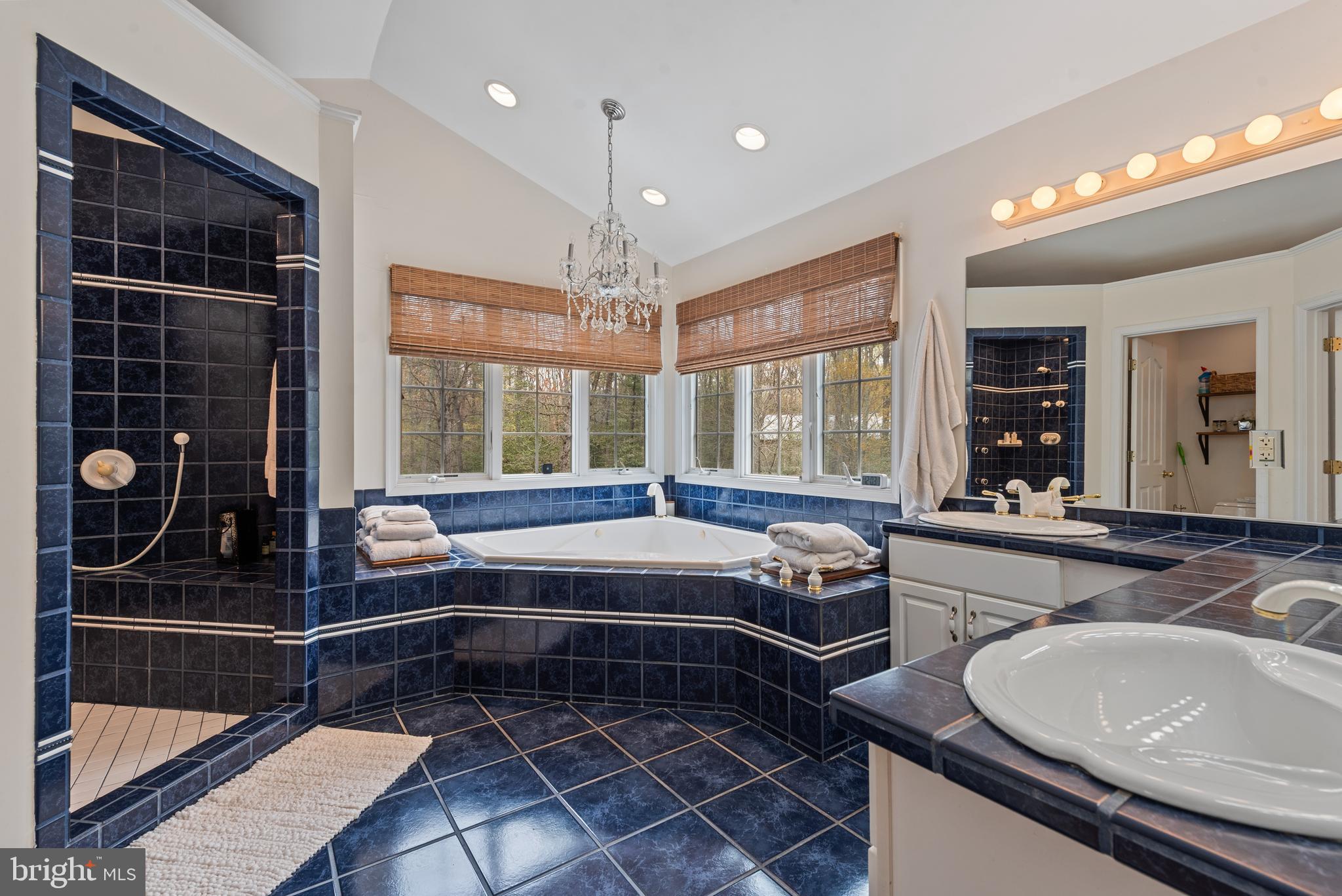 LAKE SHORE - Residential