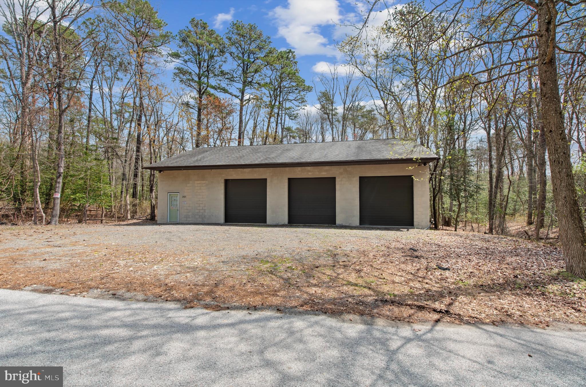 LAKE SHORE - Residential