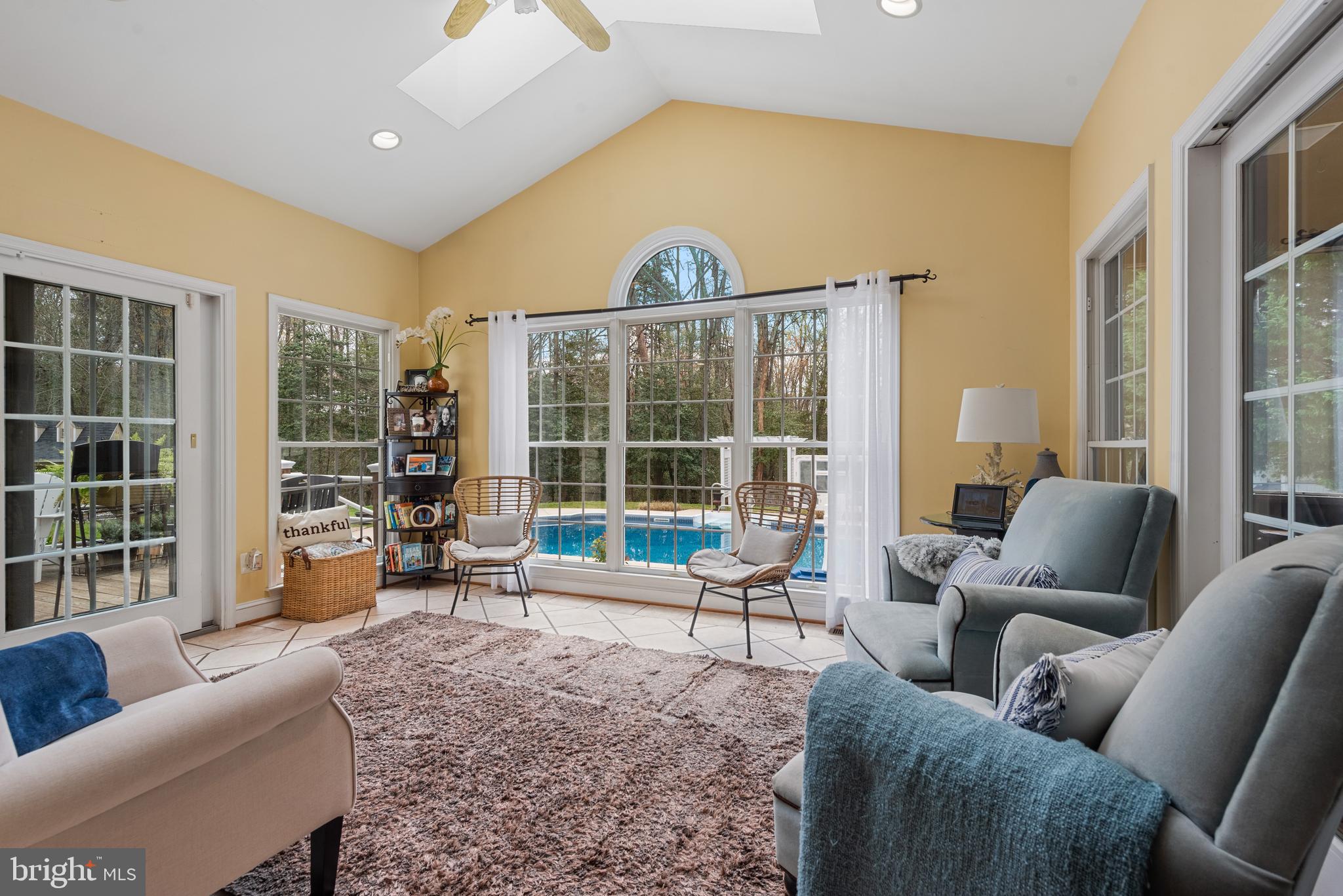 LAKE SHORE - Residential