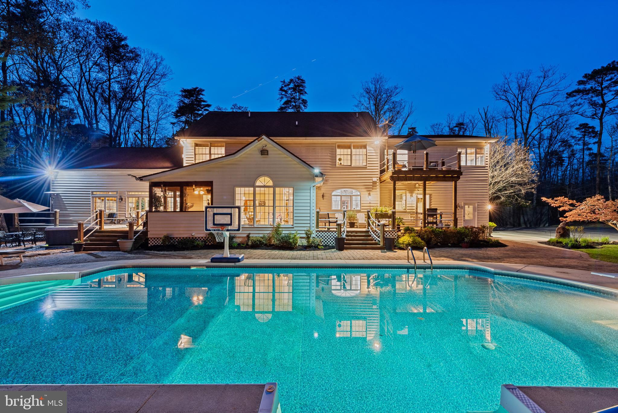 LAKE SHORE - Residential