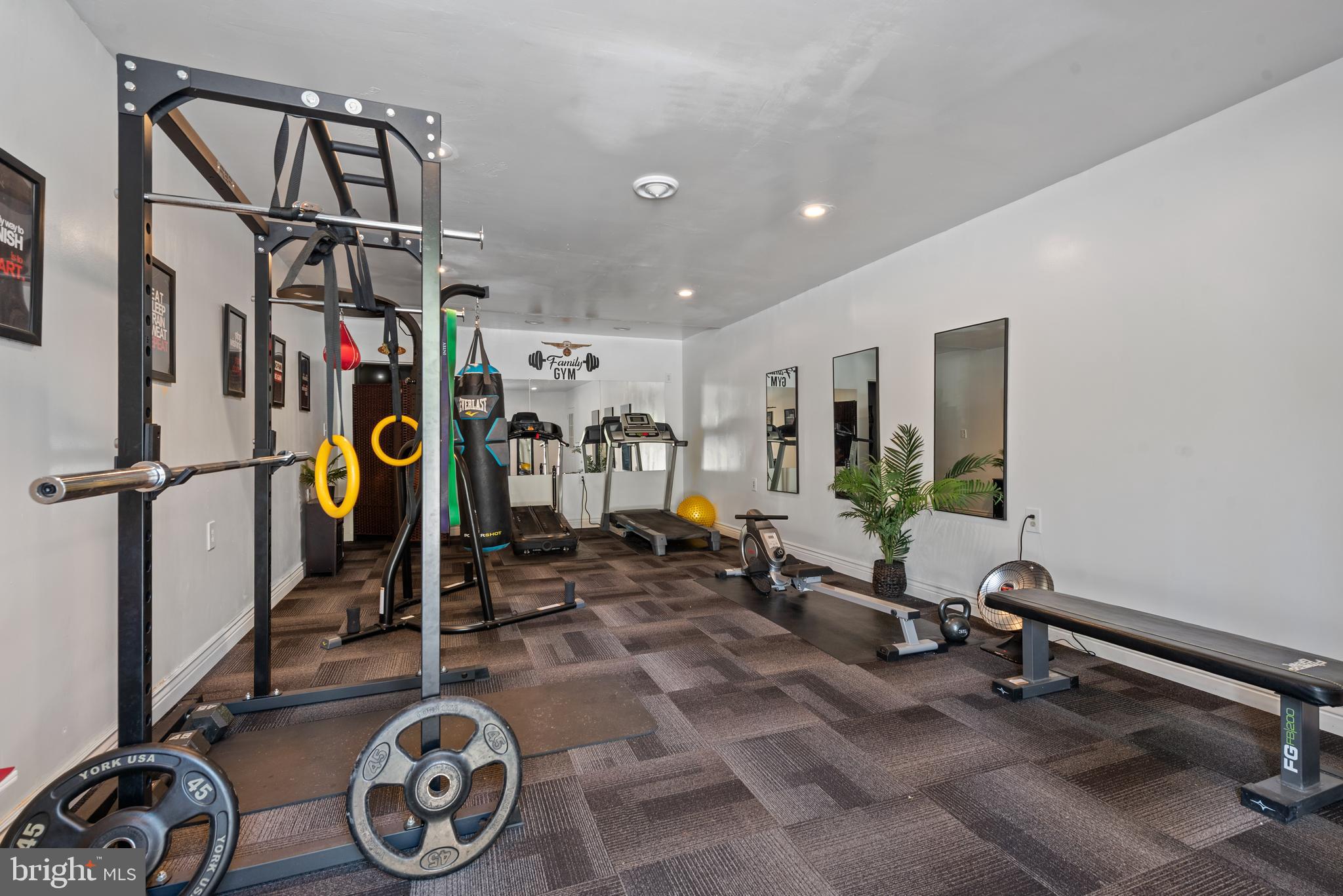 LAKE SHORE - Residential