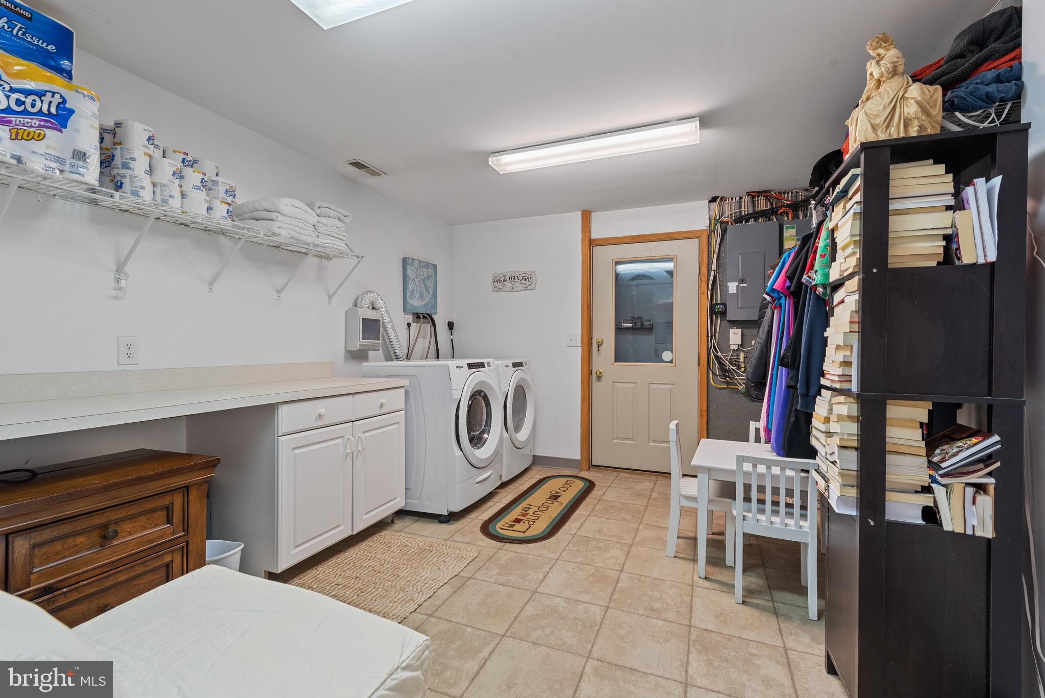 LAKE SHORE - Residential