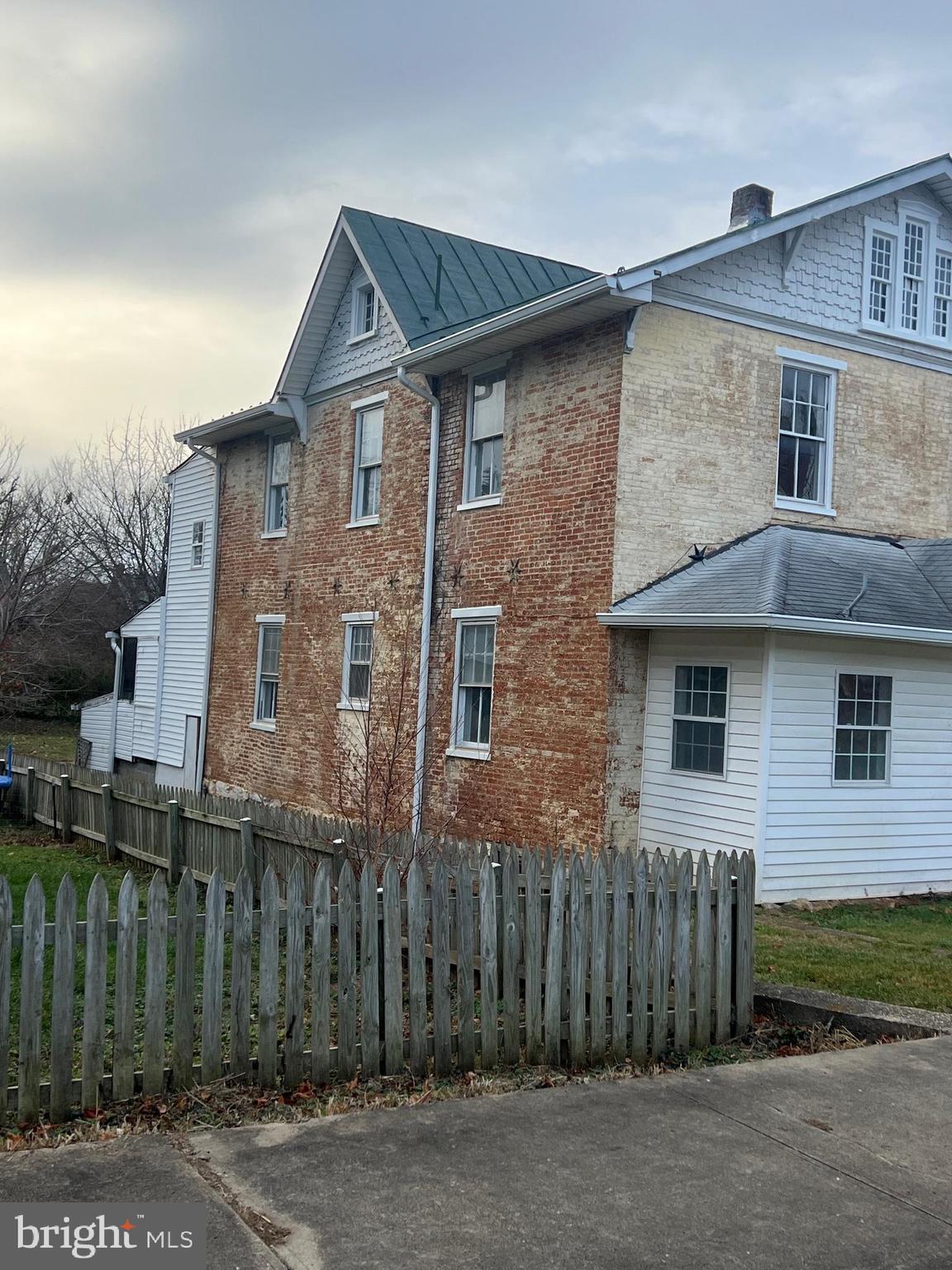 CHARLES TOWN - Residential Lease