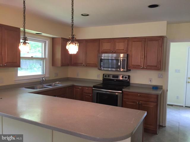 CONDON MANOR OF MCLEAN - Residential Lease