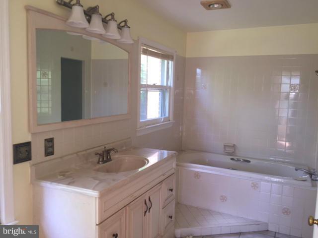 CONDON MANOR OF MCLEAN - Residential Lease