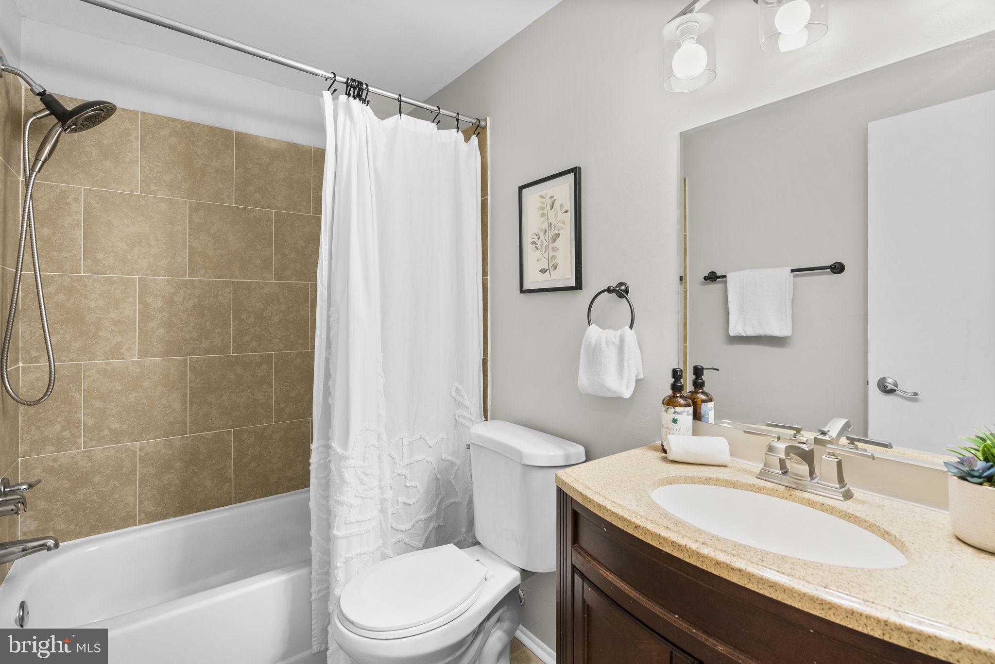 FARMINGDALE - Residential