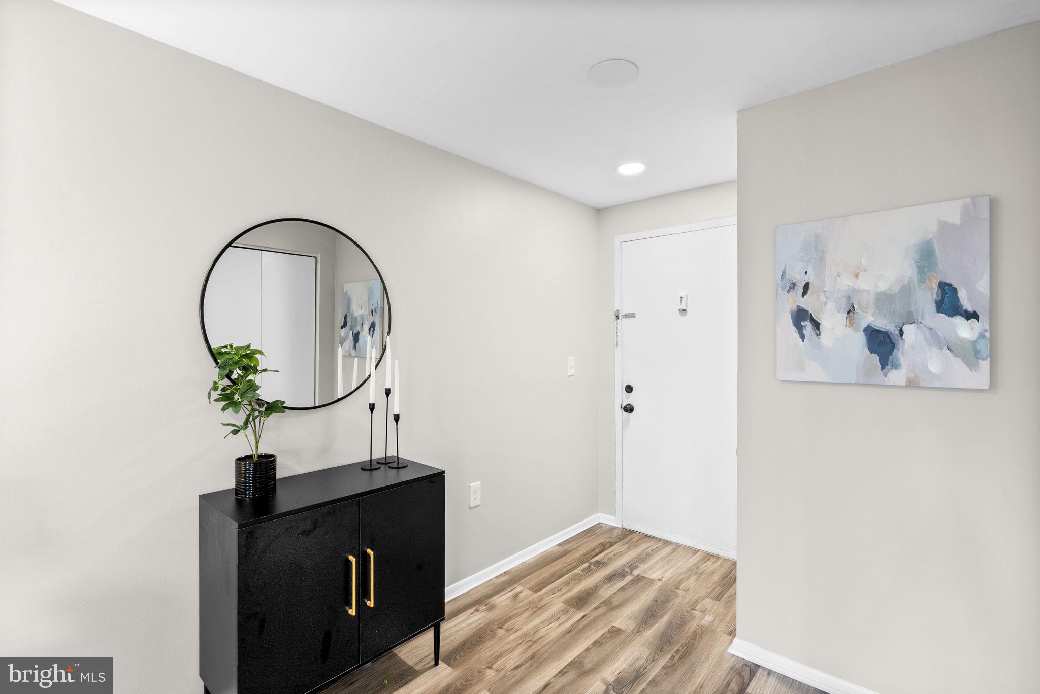 FARMINGDALE - Residential